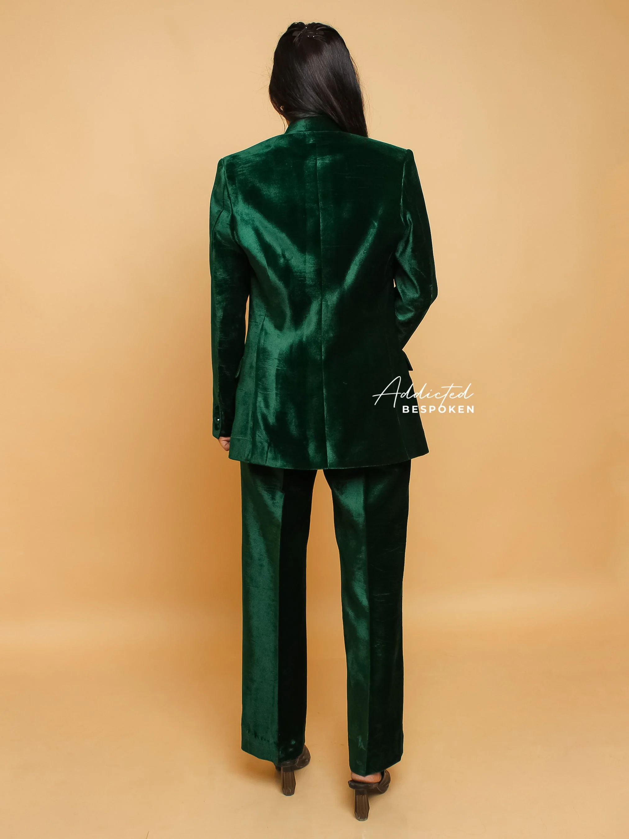 Bold Executive Power Suit - Image 5