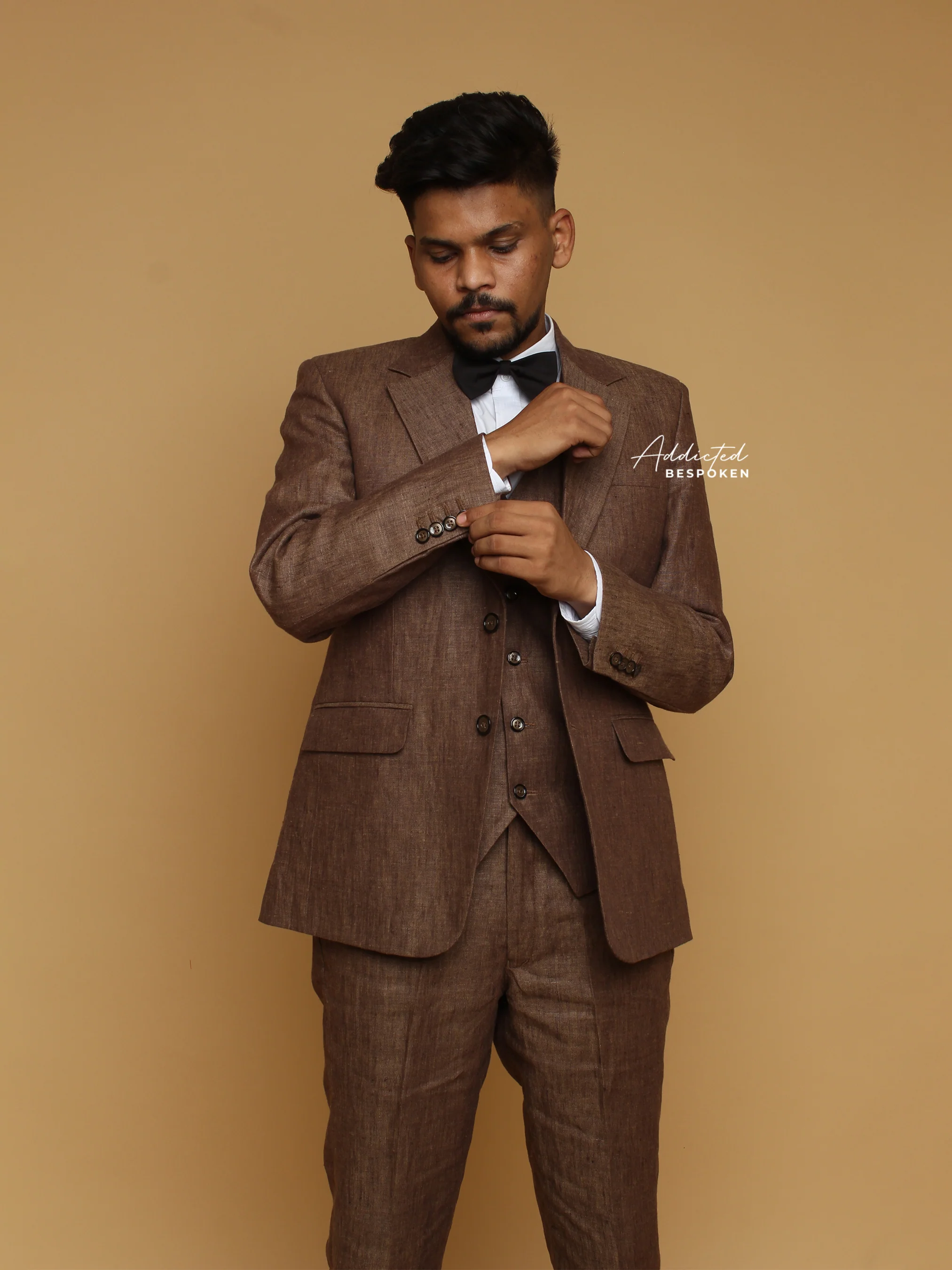 Classic Three-Piece Formal Attire - Image 2