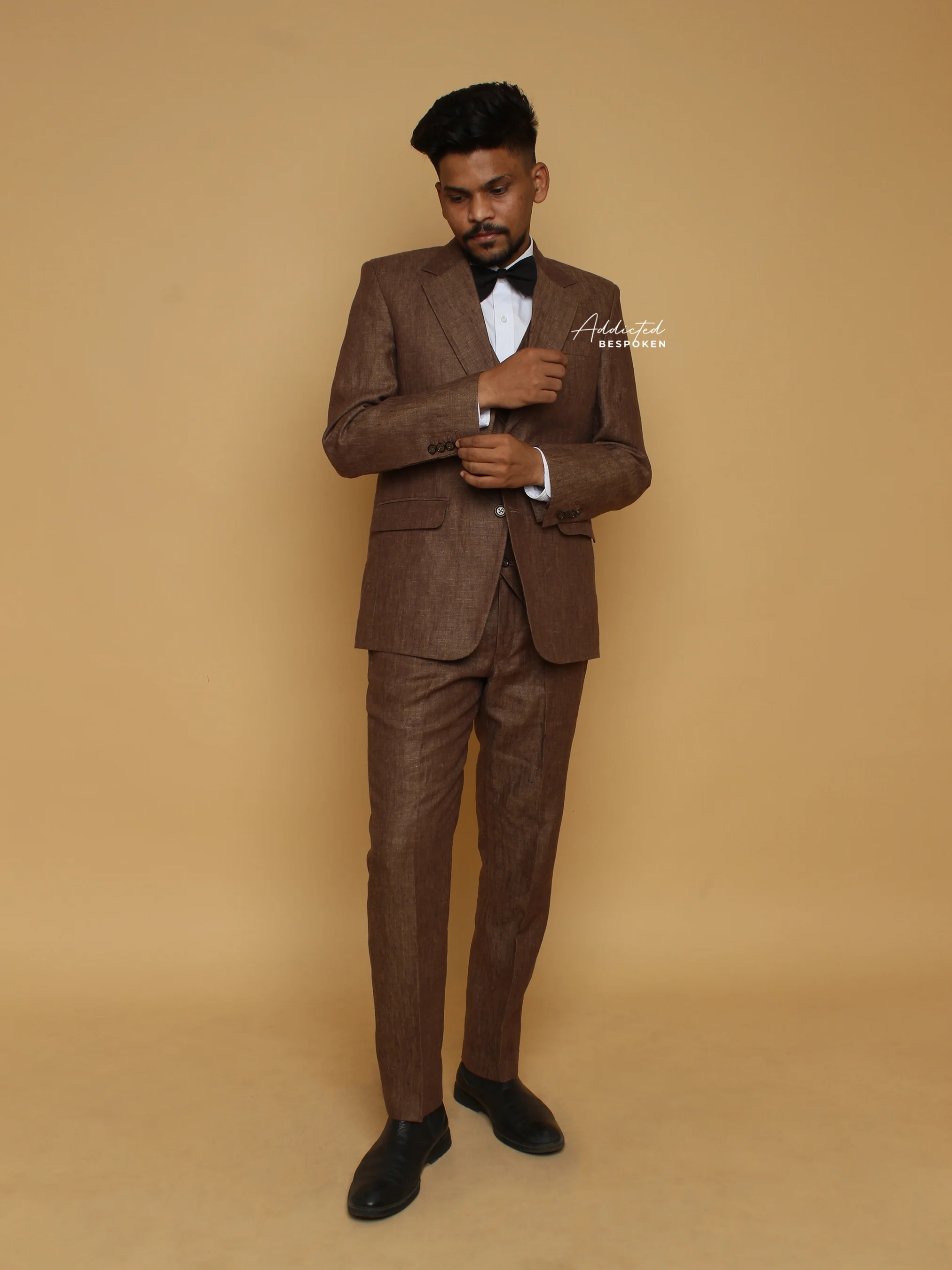 Classic Three-Piece Formal Attire - Image 4