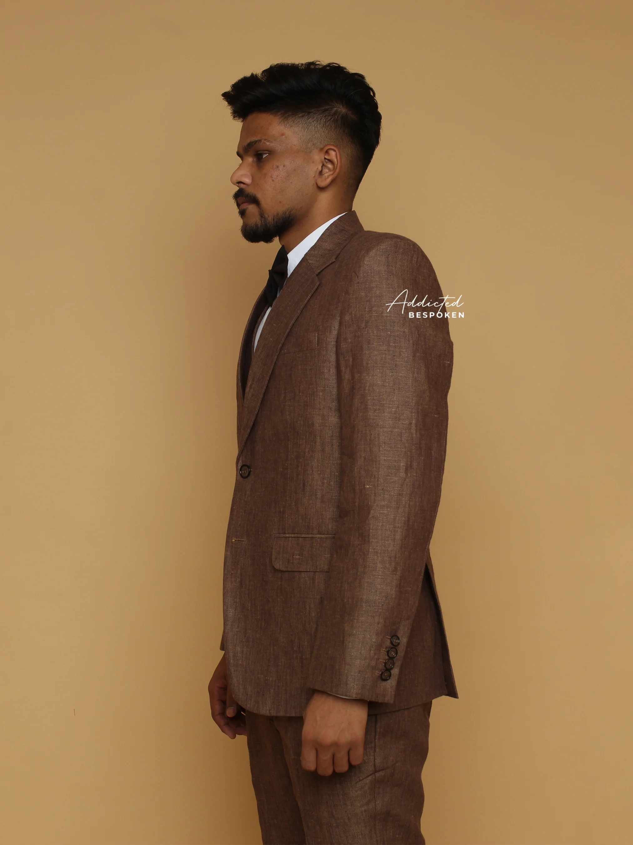 Classic Three-Piece Formal Attire - Image 5