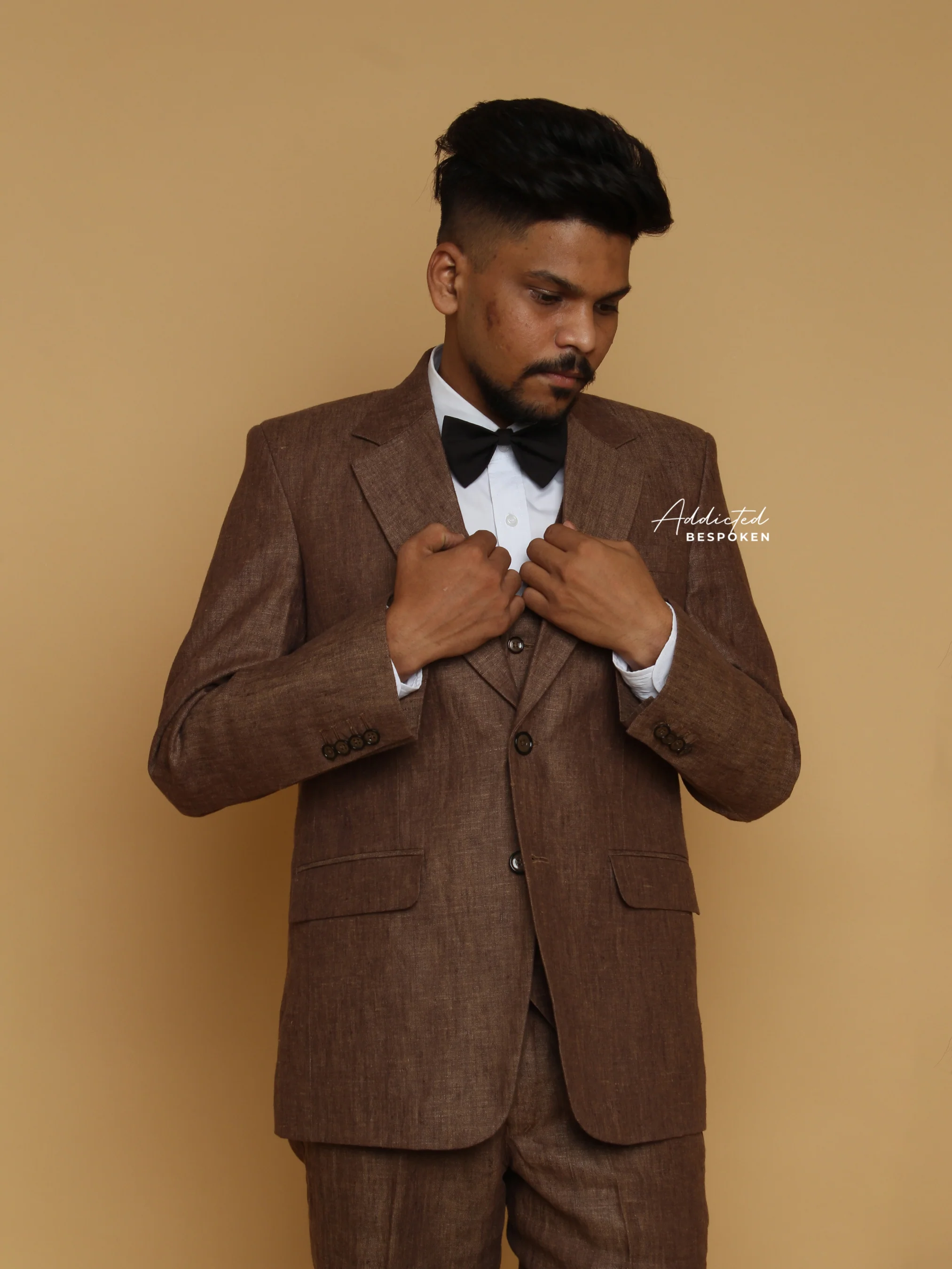 Classic Three-Piece Formal Attire - Image 6