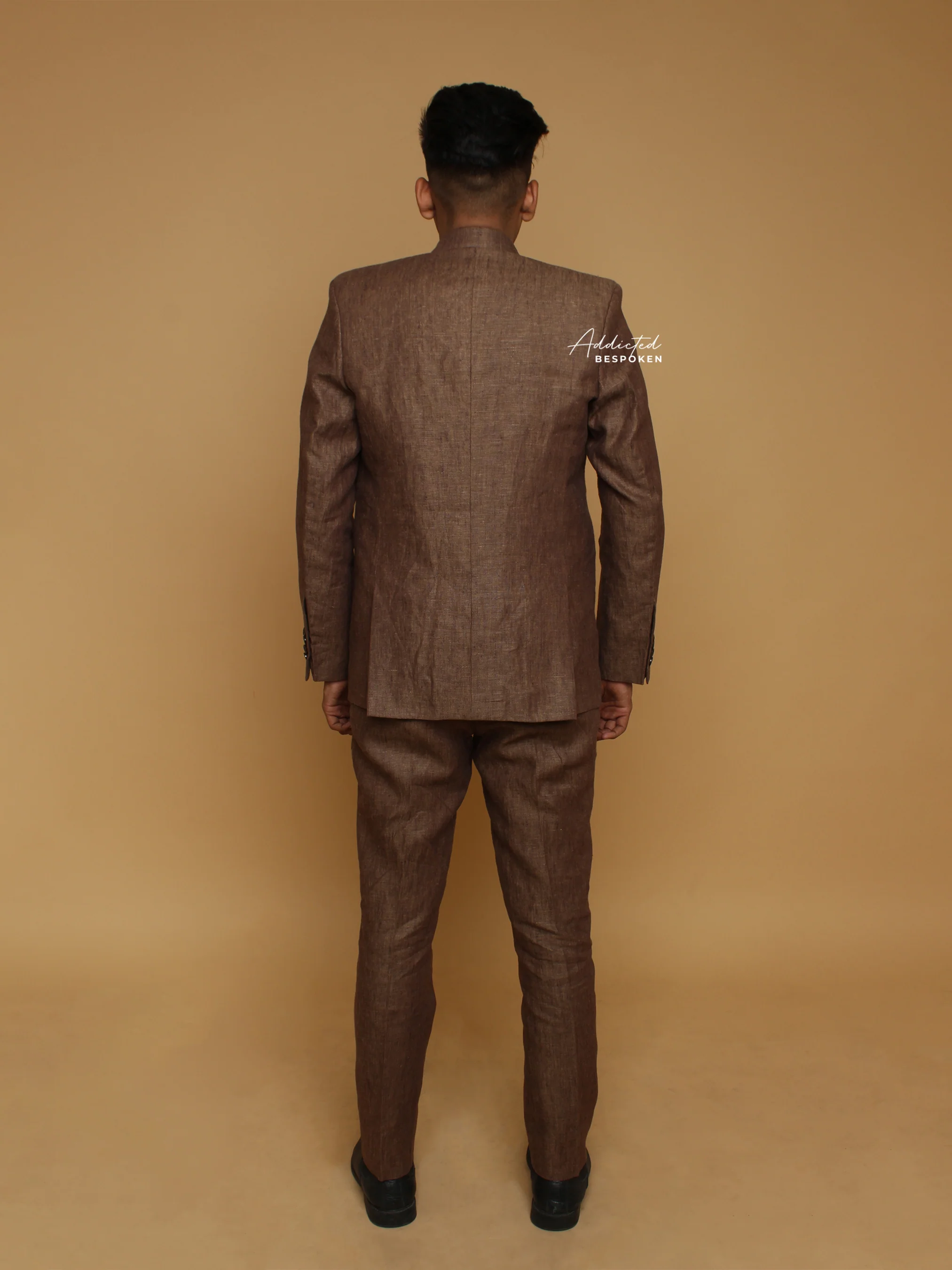 Classic Three-Piece Formal Attire - Image 7