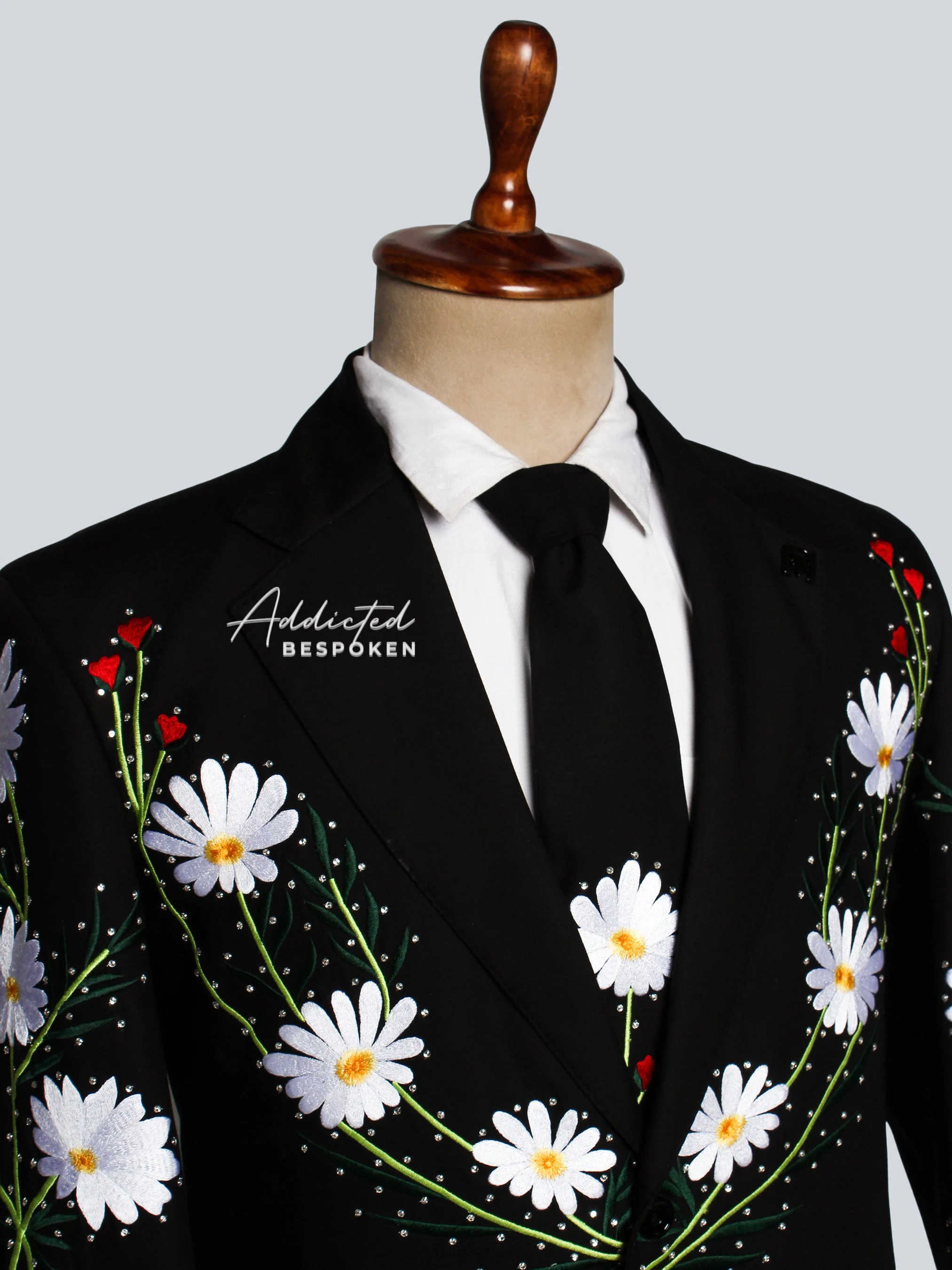 Daisy Embroidered Floral Suit - Image 8