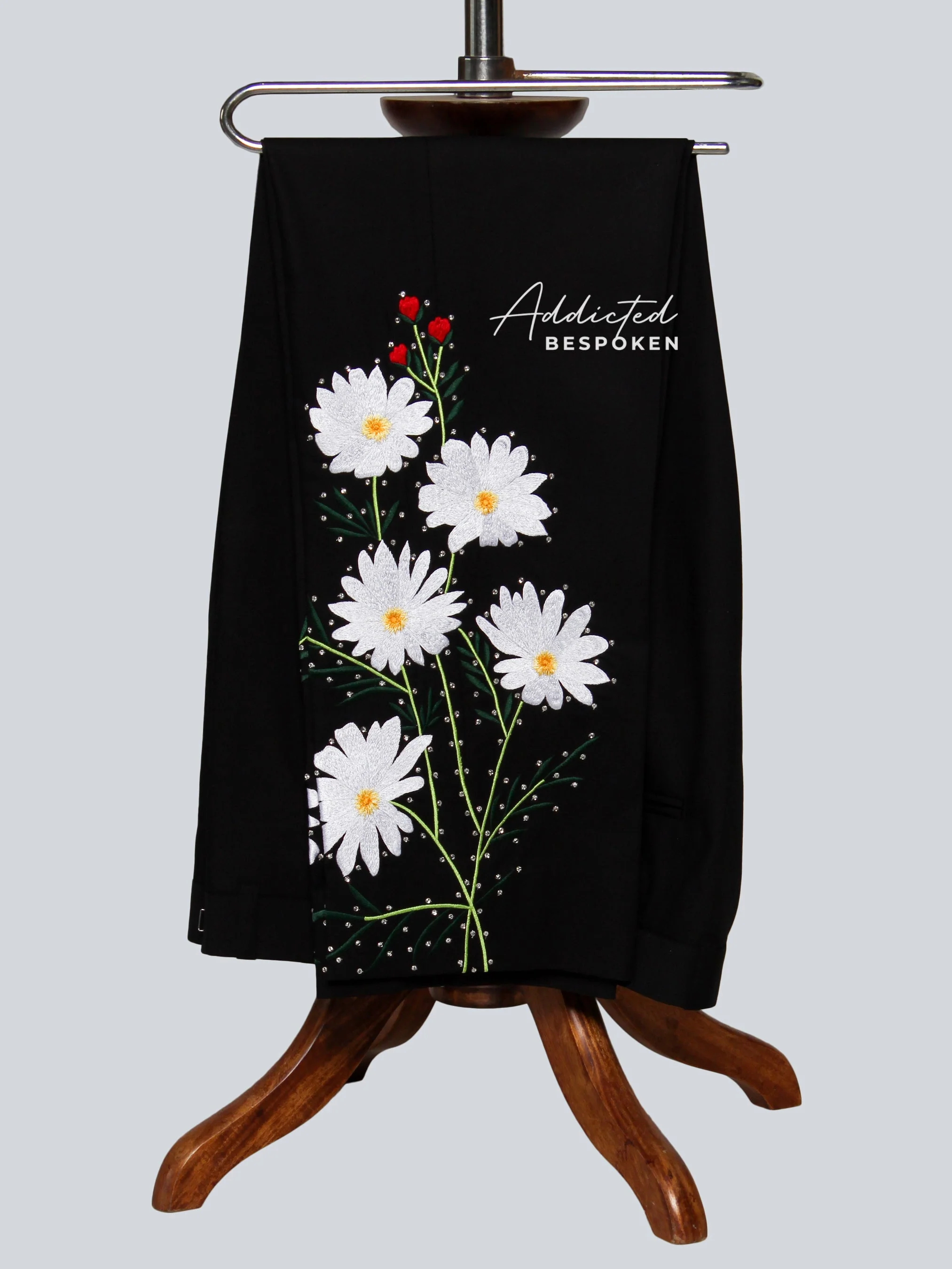 Daisy Embroidered Floral Suit - Image 9