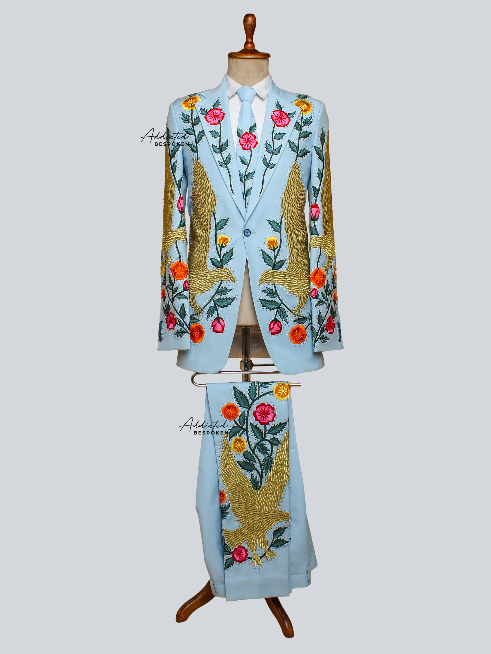 Eagle-Themed Stylish Attire - Image 2