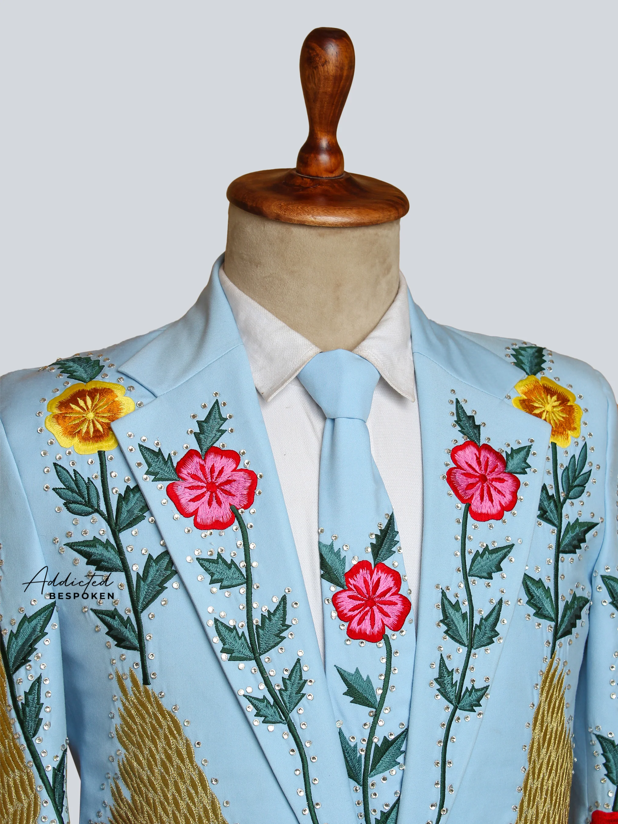 Eagle-Themed Stylish Attire - Image 3