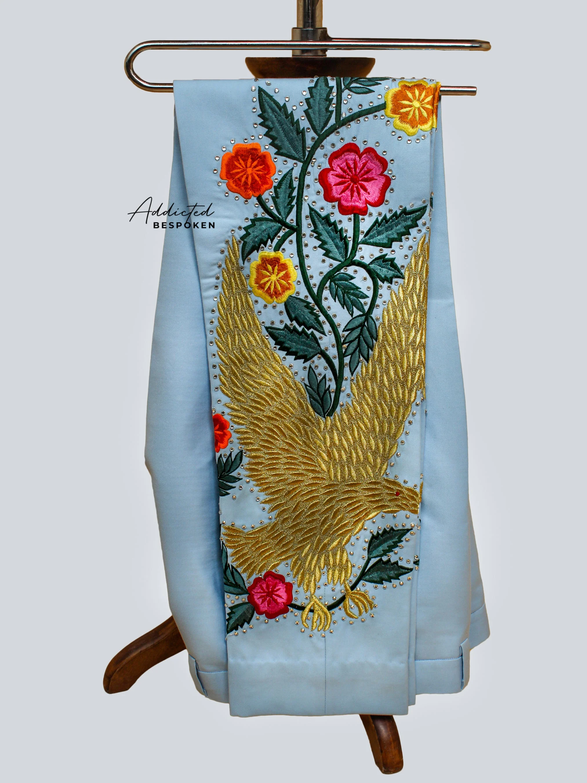 Eagle-Themed Stylish Attire - Image 7