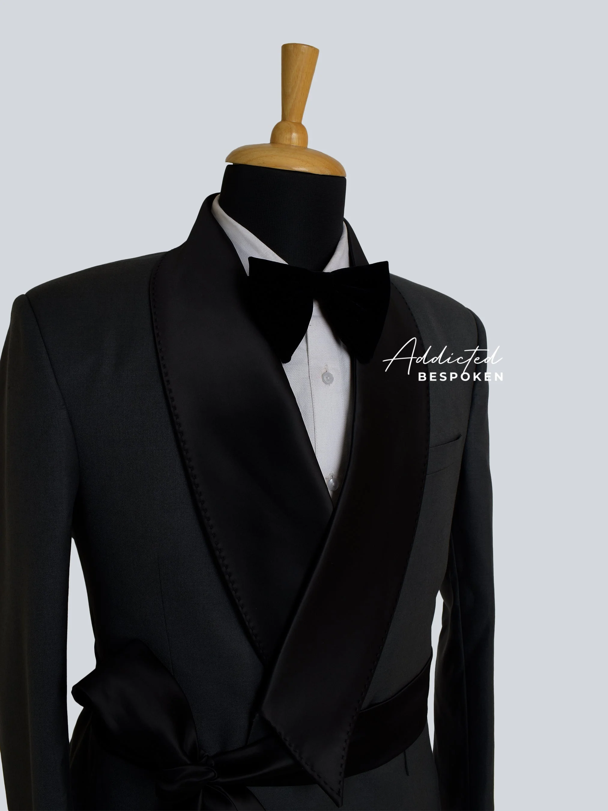 Elegant Noir Tuxedo Blazer - Image 3