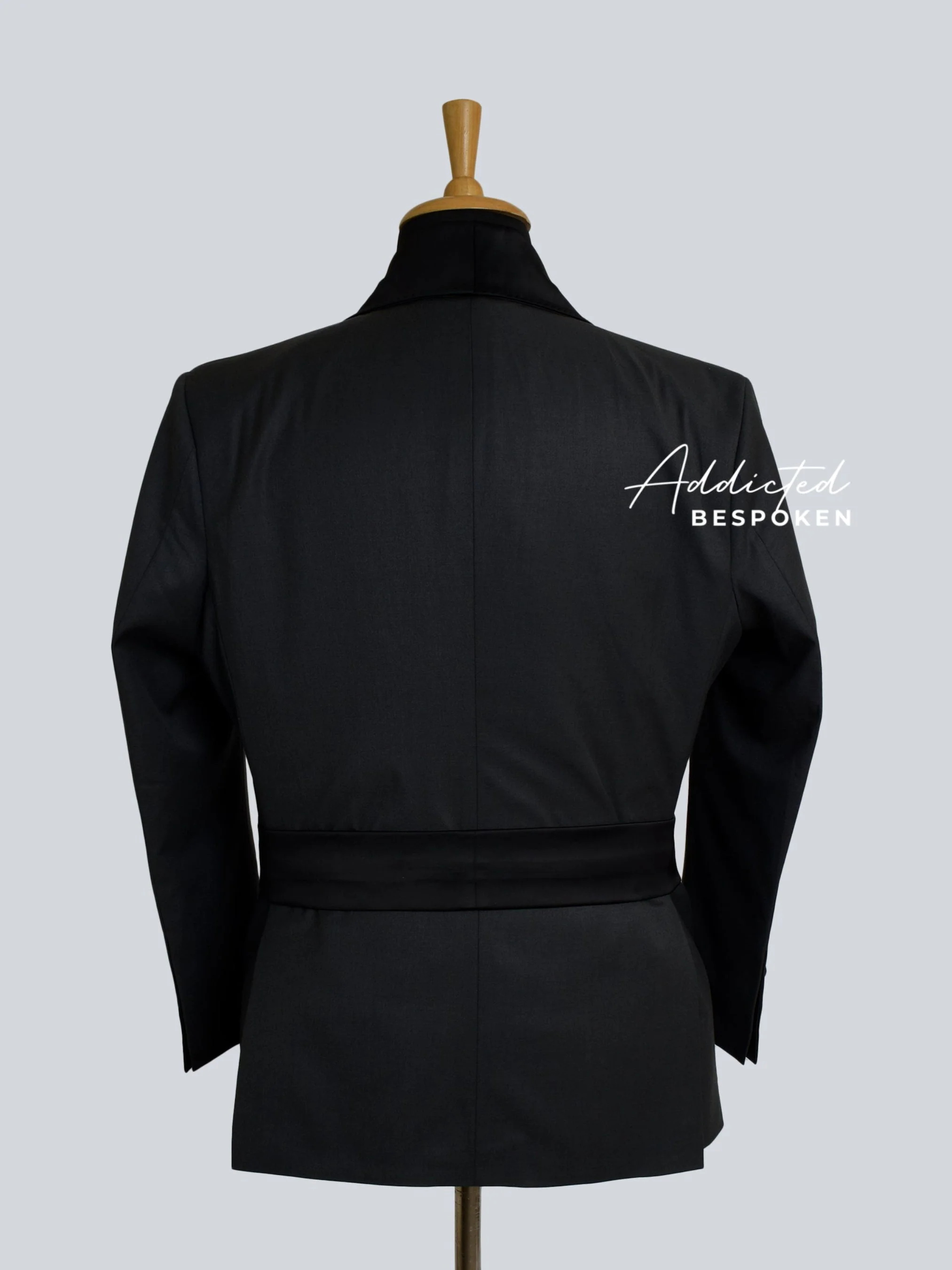 Elegant Noir Tuxedo Blazer - Image 4