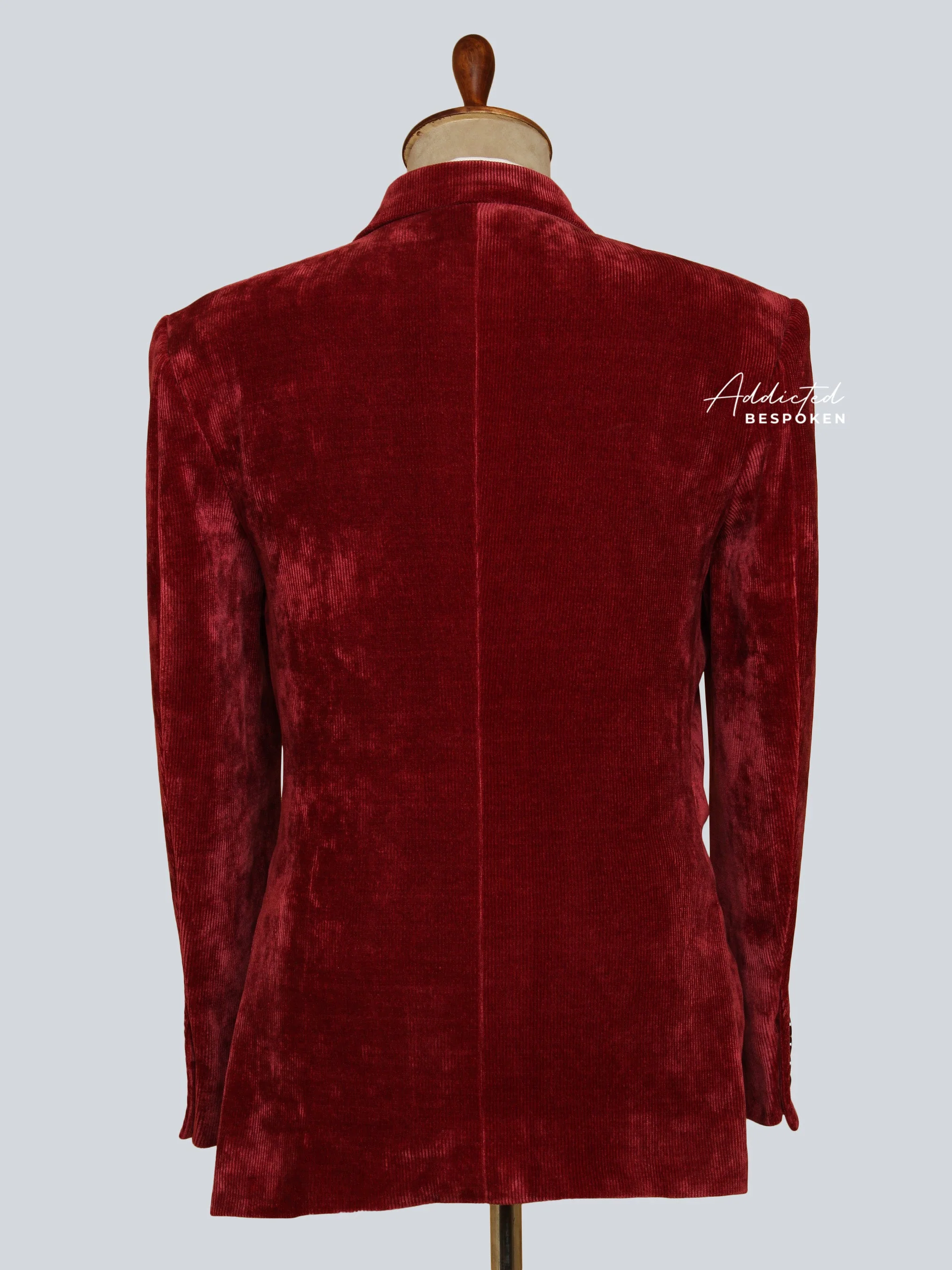Elegant Single-Breasted Attire - Image 5