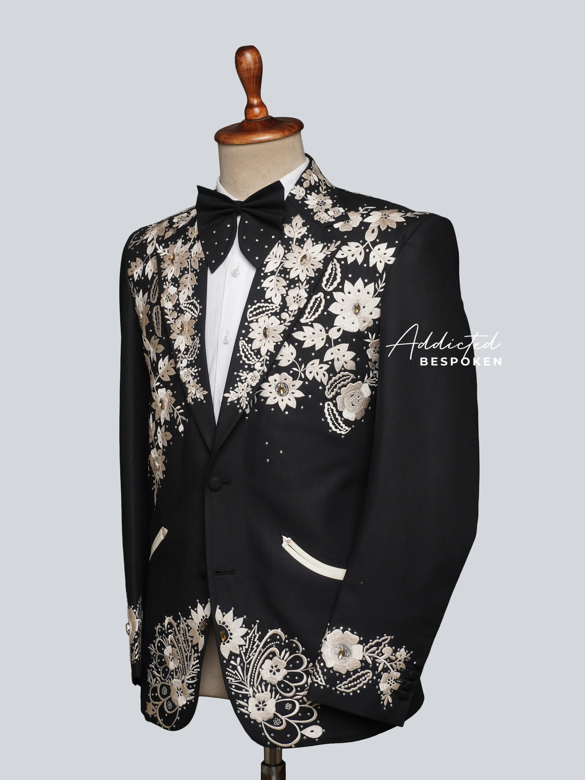 Embroidered Elegance Blazer - Image 3