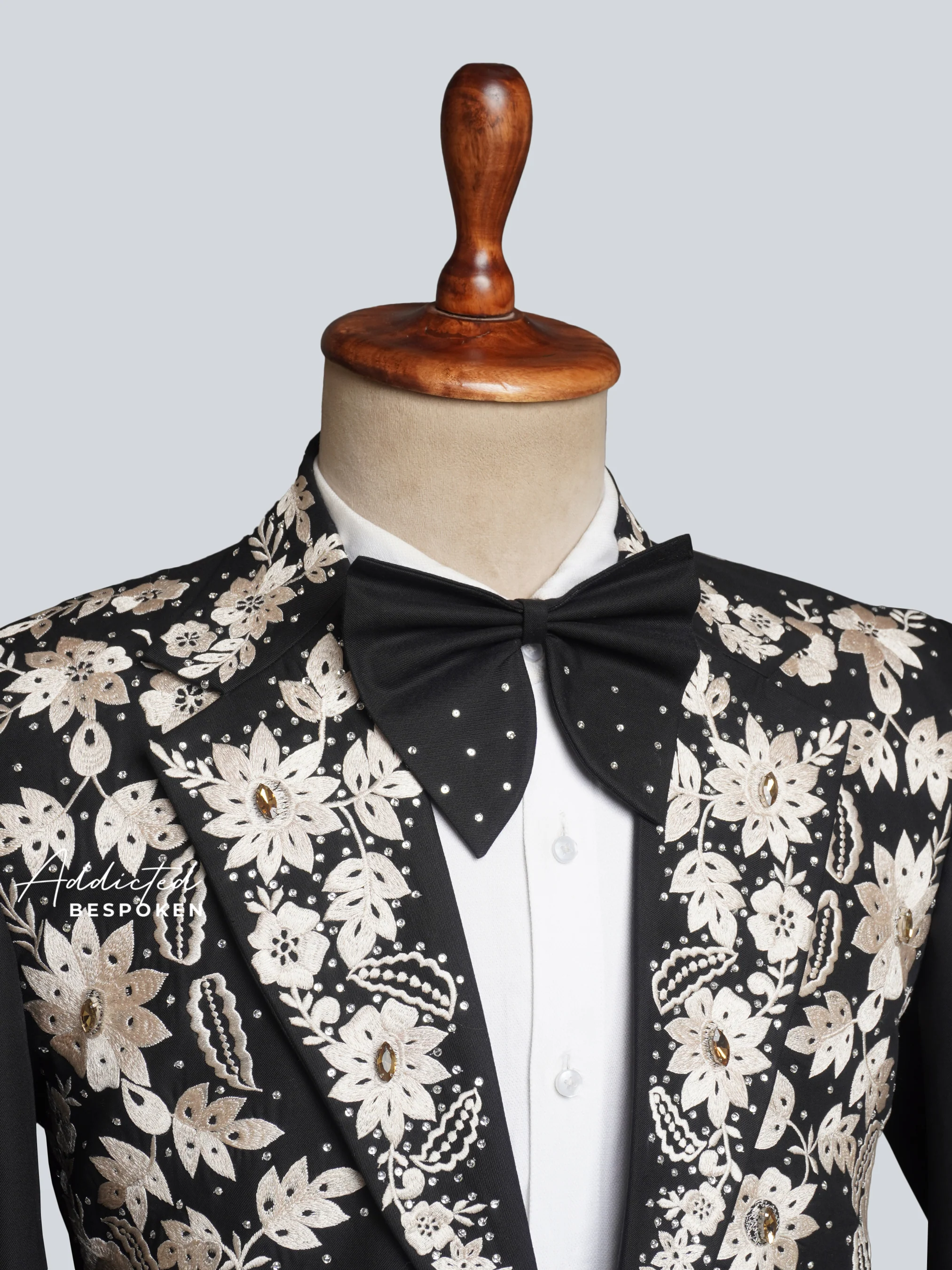 Embroidered Elegance Blazer - Image 5