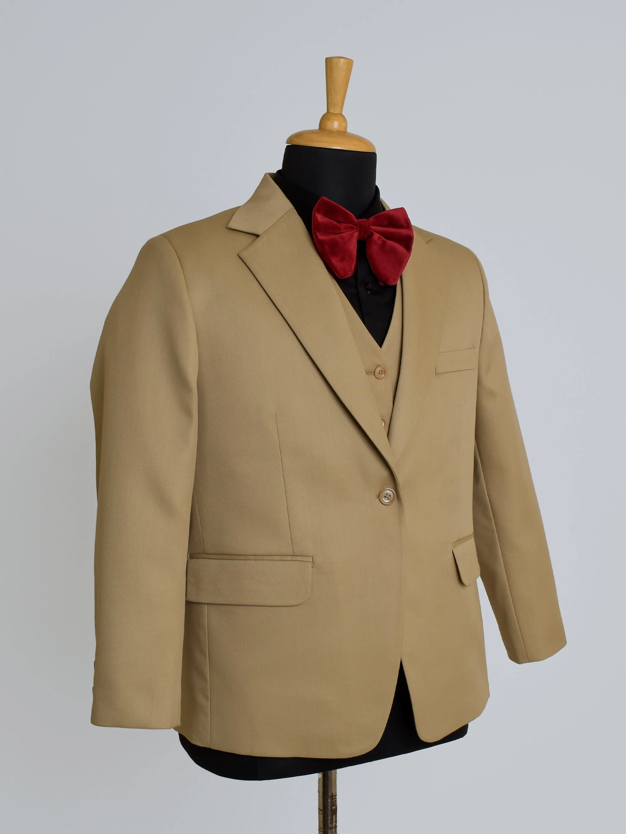 Formal Beige Attire - Image 2