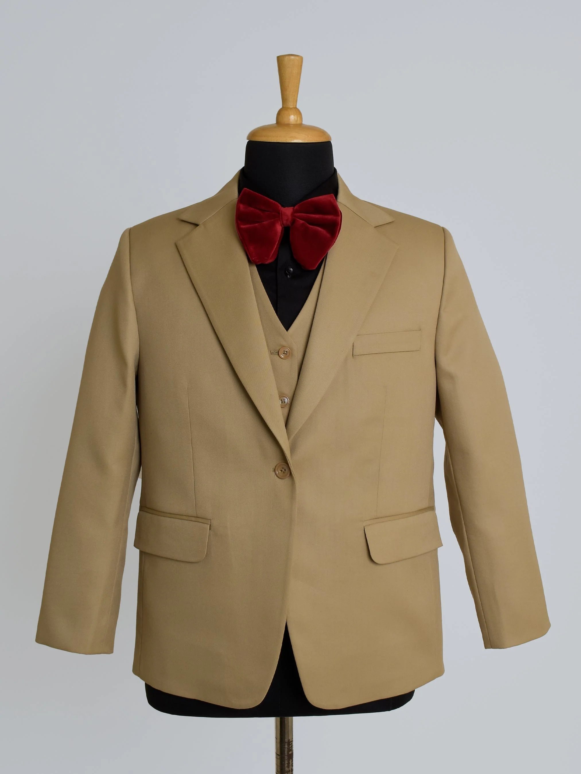 Formal Beige Attire - Image 4