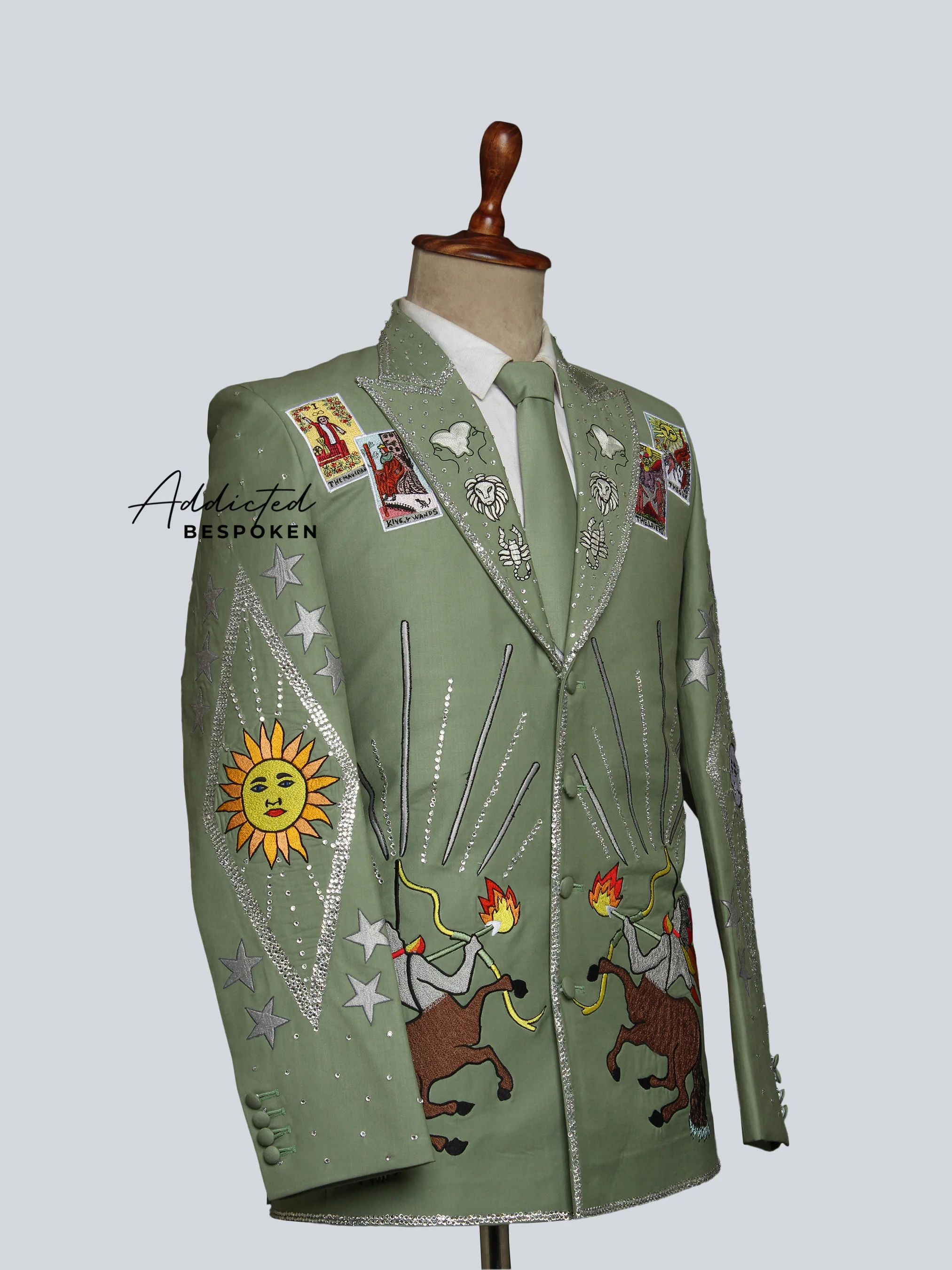 King Card Detailed Suit - Image 3