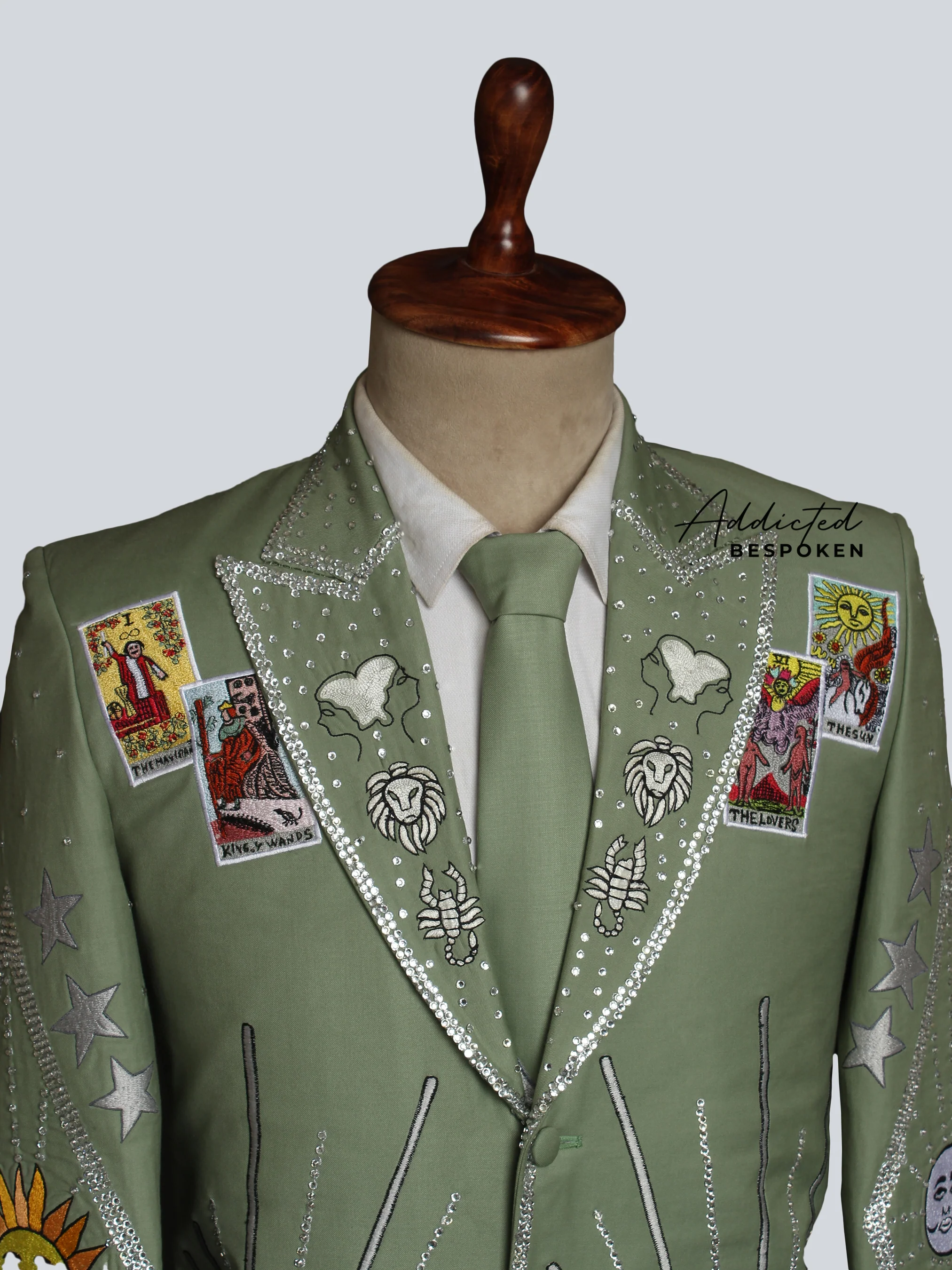 King Card Detailed Suit - Image 5
