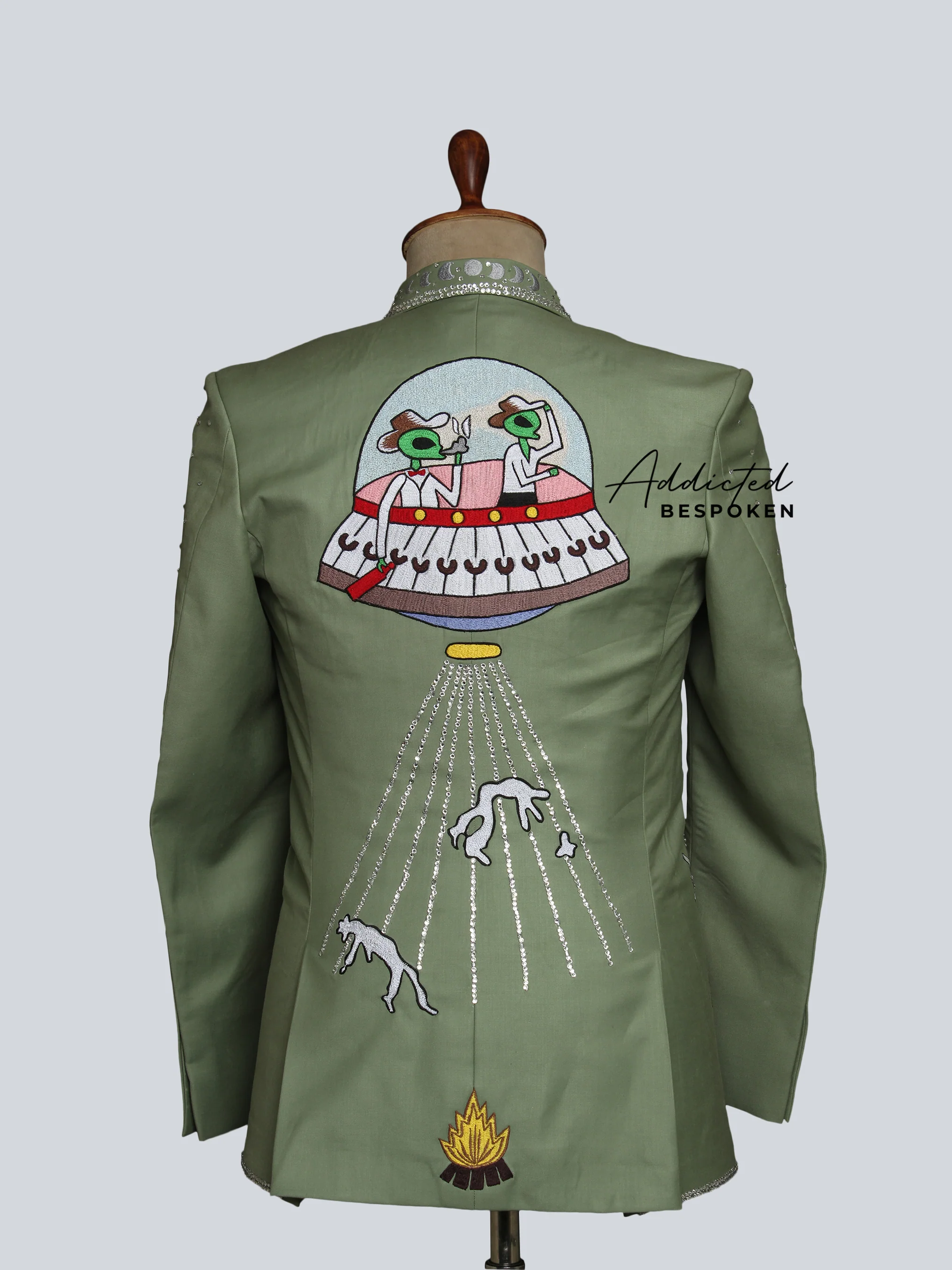 King Card Detailed Suit - Image 6