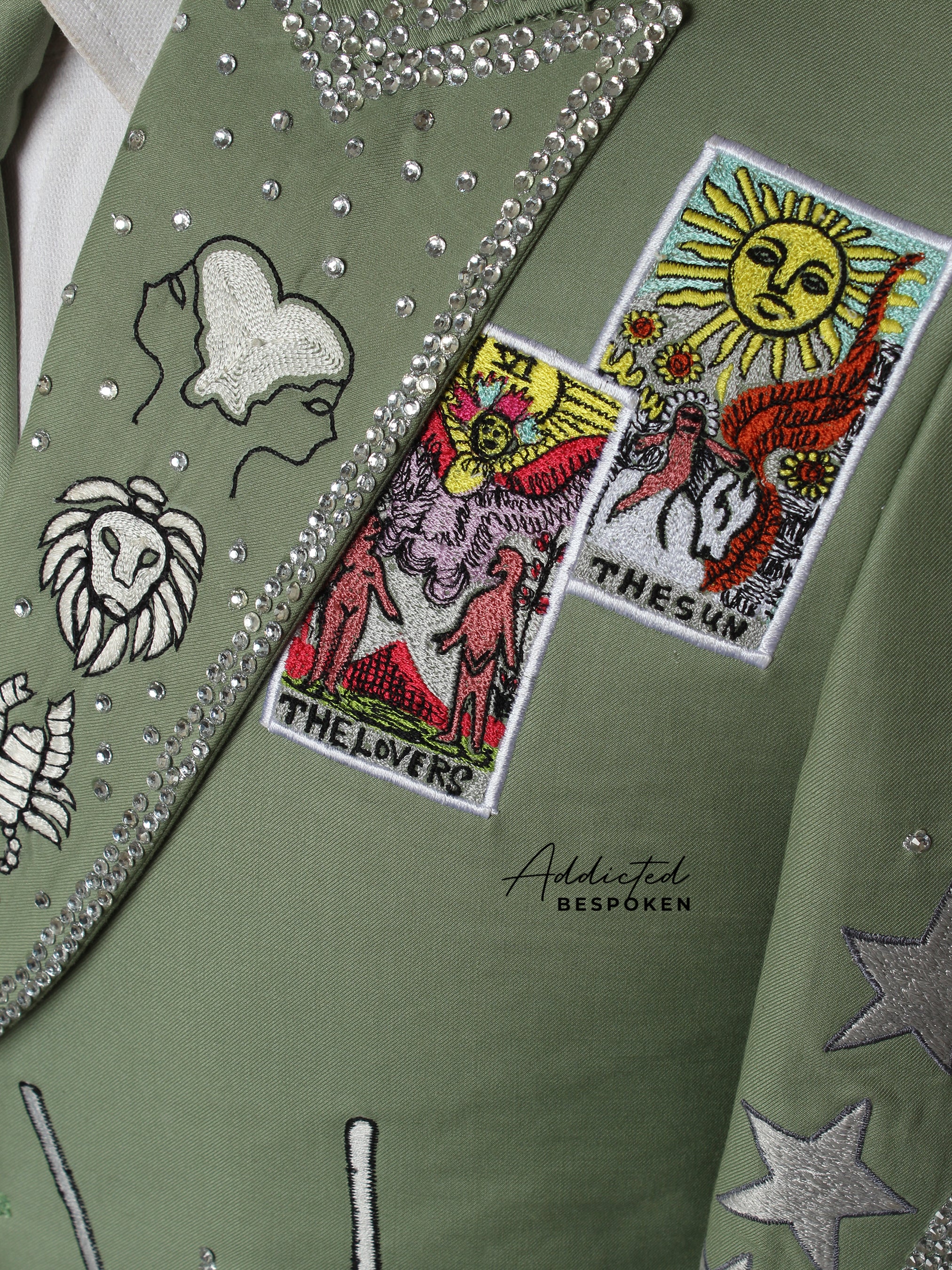 King Card Detailed Suit - Image 7