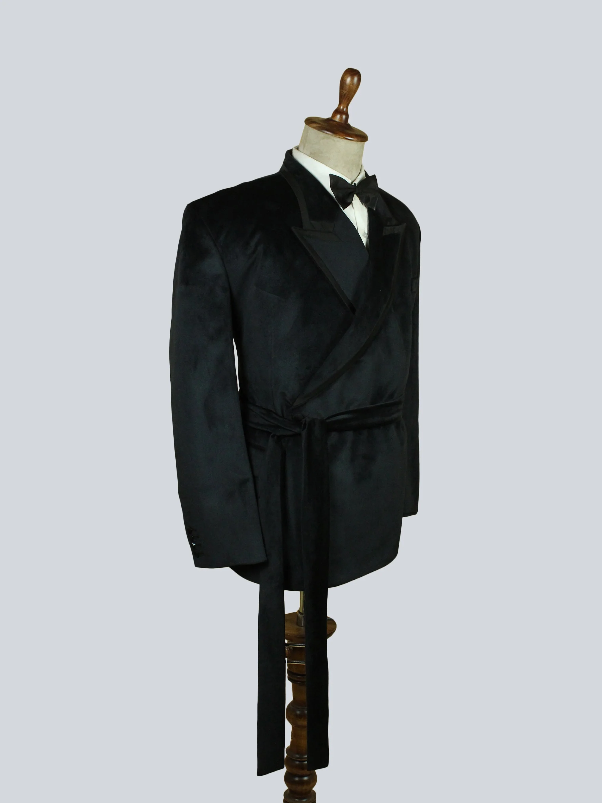 Midnight Regal Peak Lapel Suit - Image 2