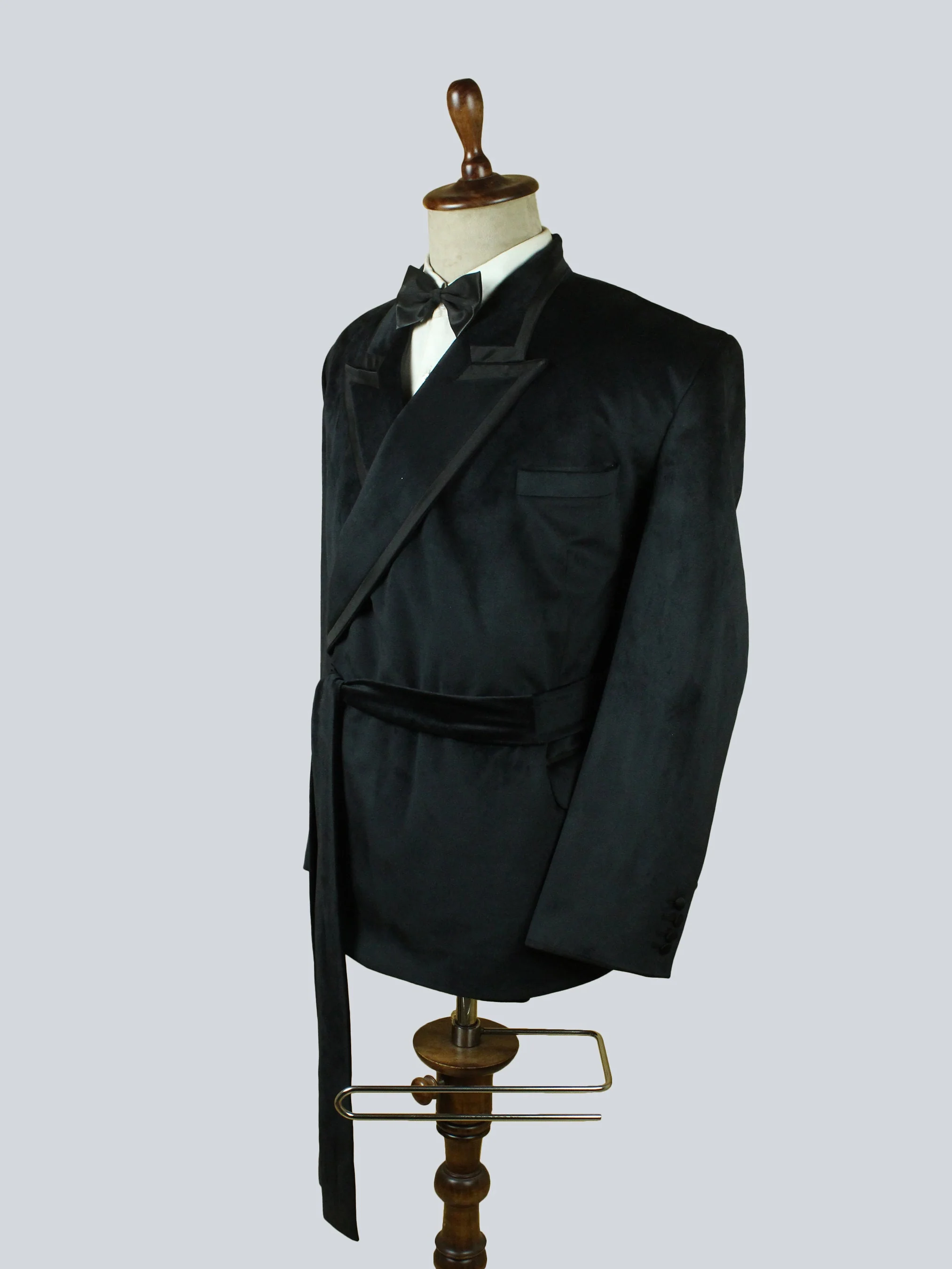 Midnight Regal Peak Lapel Suit - Image 3