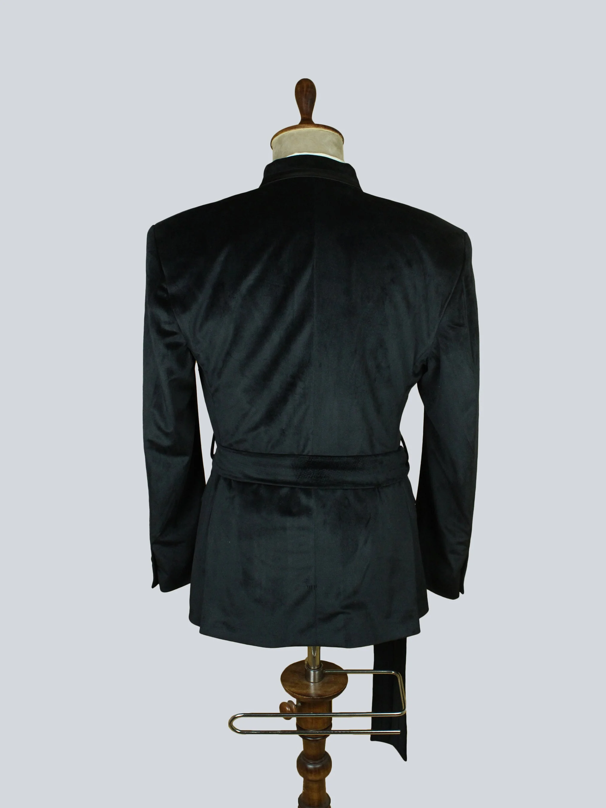 Midnight Regal Peak Lapel Suit - Image 5