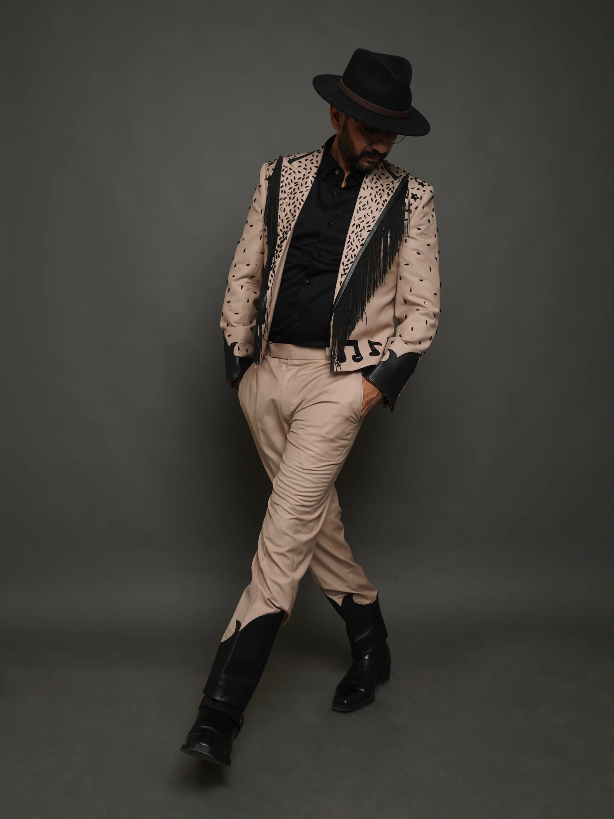Modern Western Ensemble (CLS) - Image 4