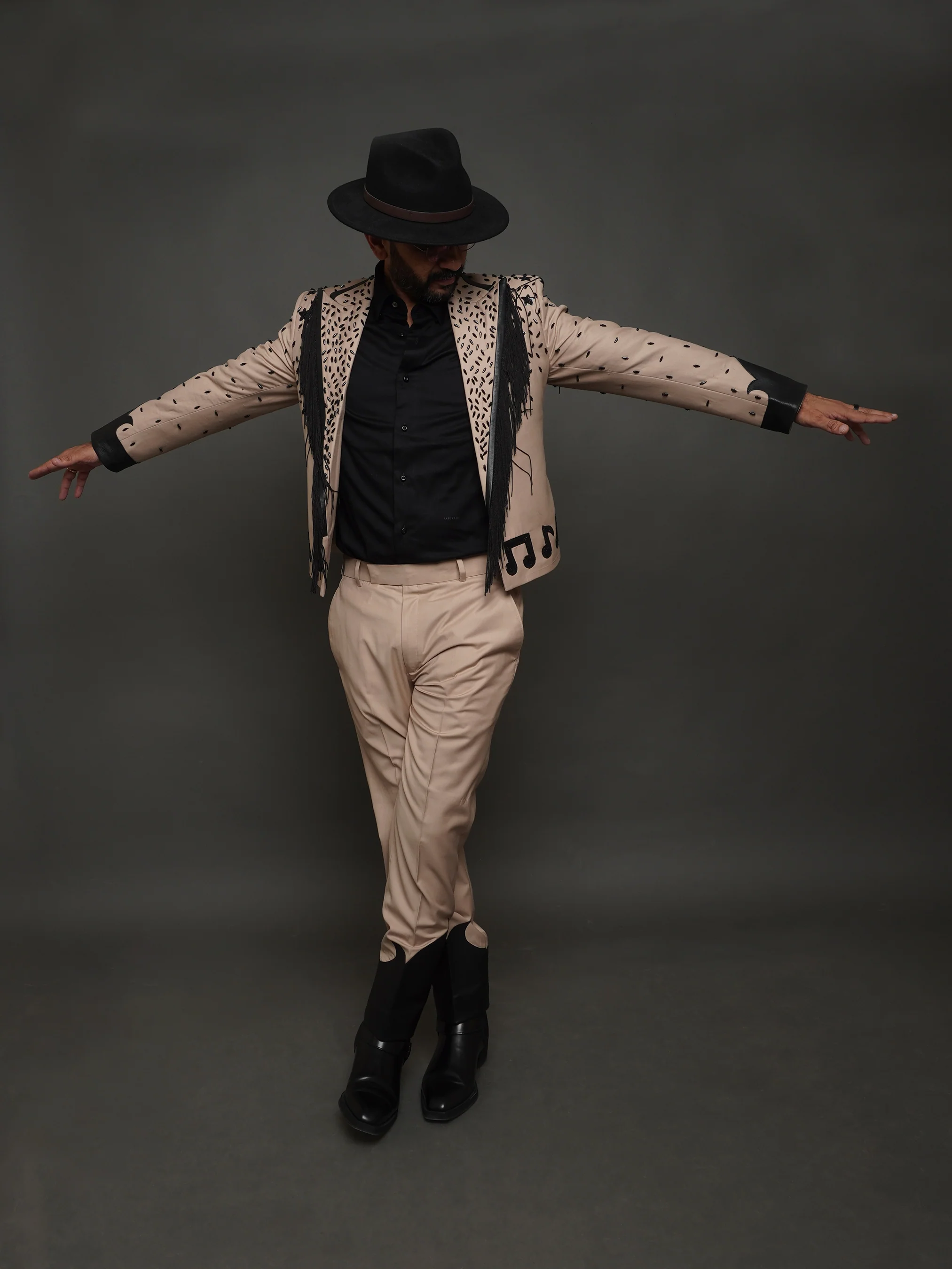 Modern Western Ensemble (CLS) - Image 5