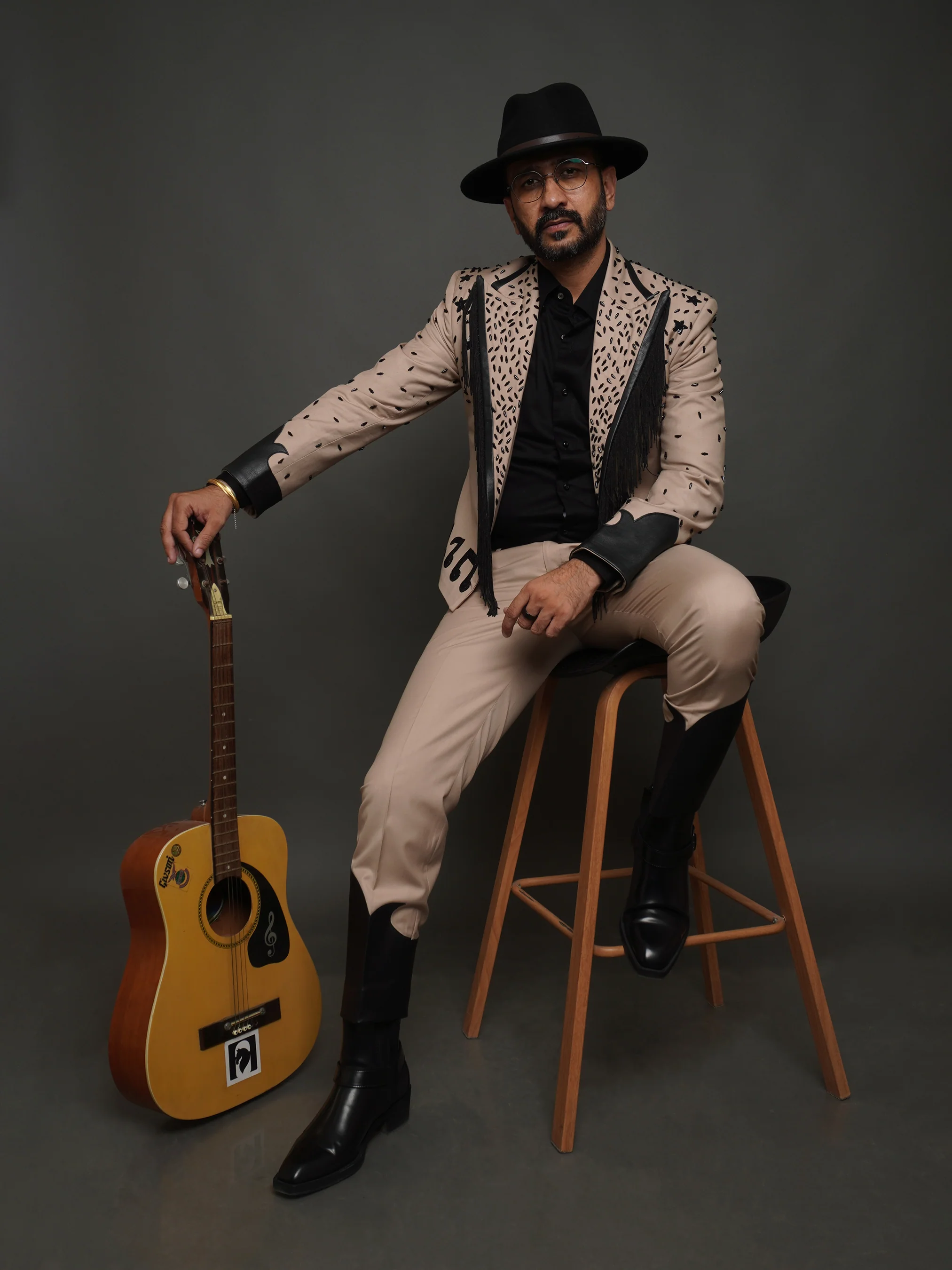 Modern Western Ensemble (CLS) - Image 9
