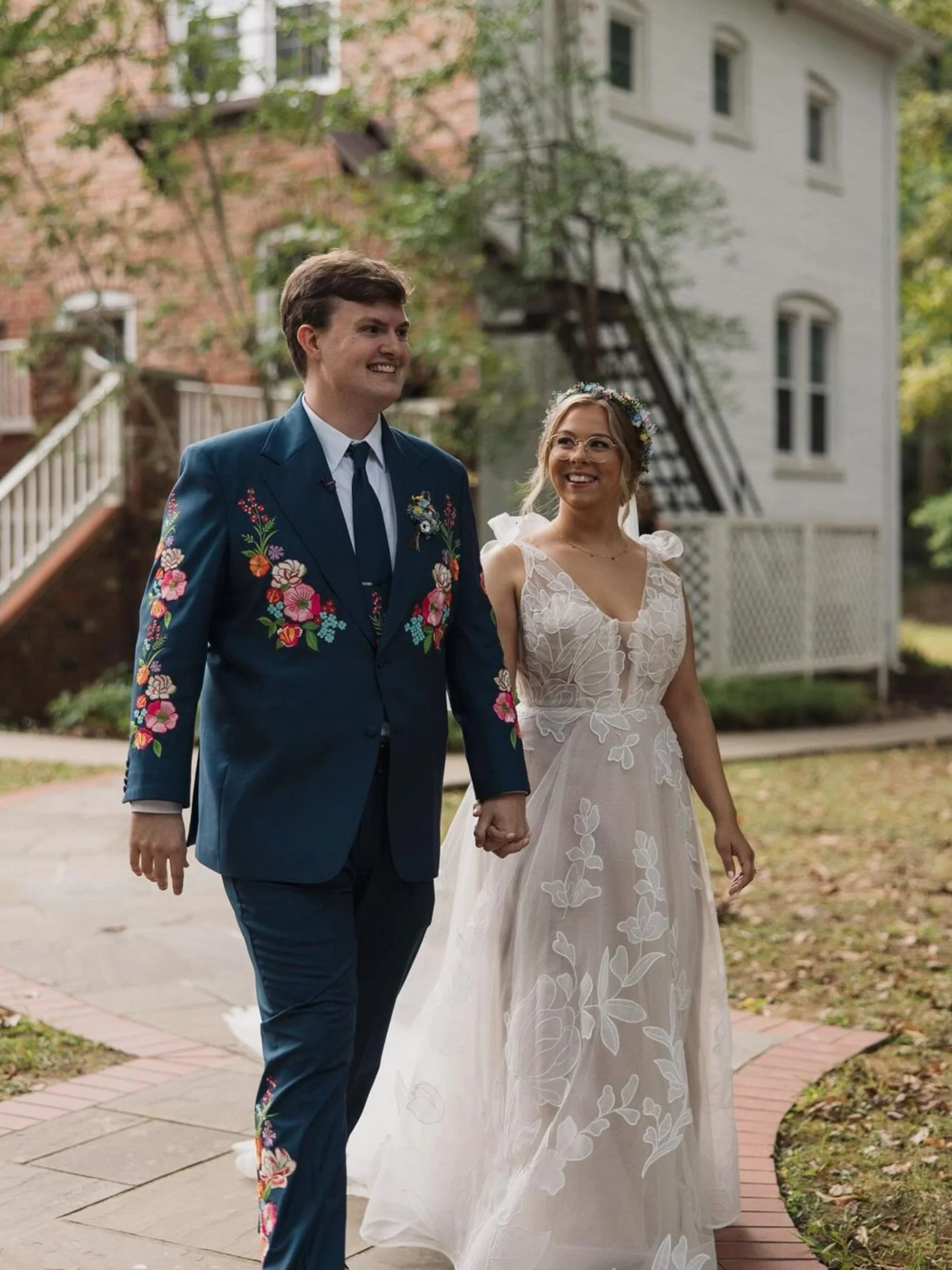 Nature-Inspired Embroidered Suit - Image 6