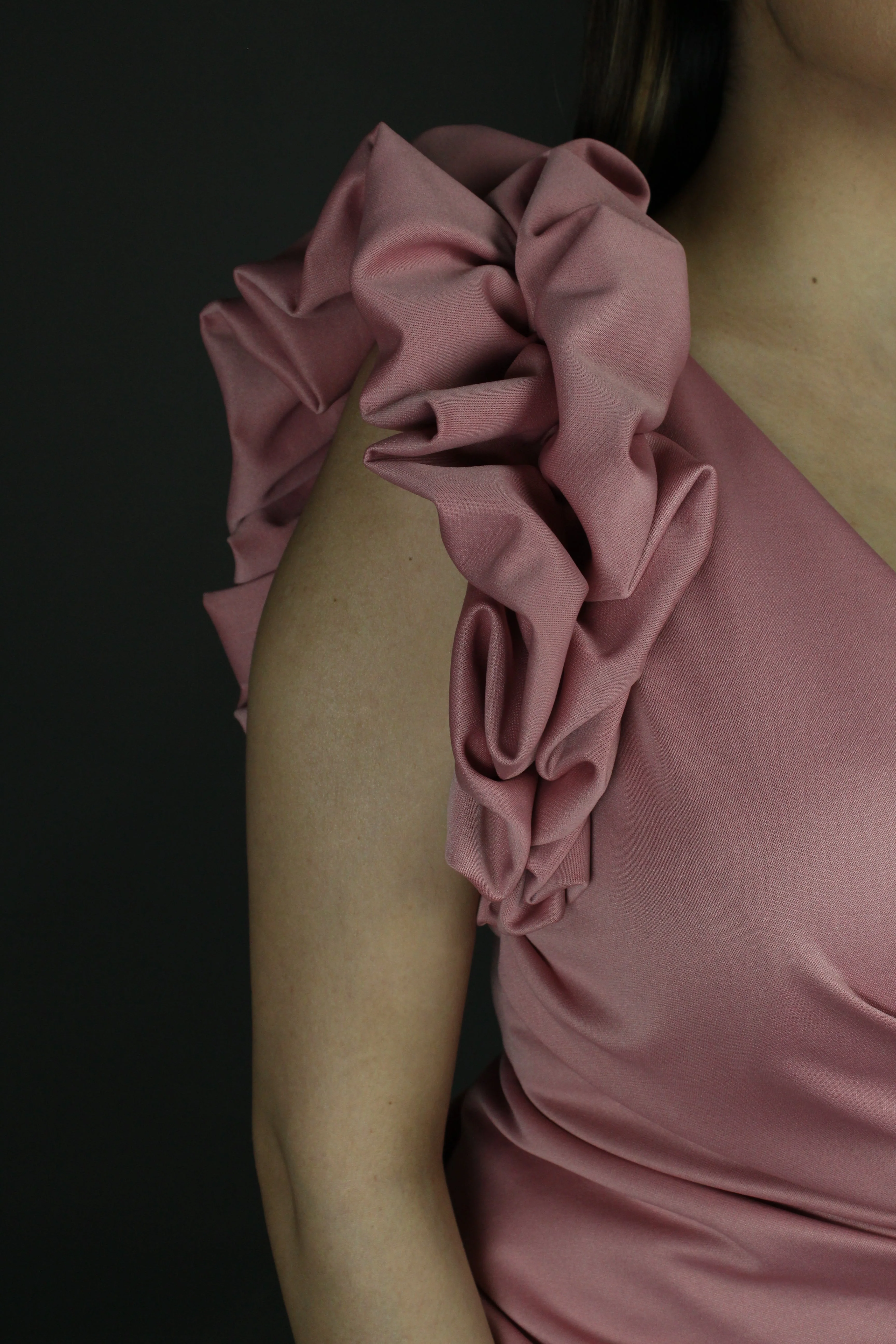 Regal Evening Attire - Image 4