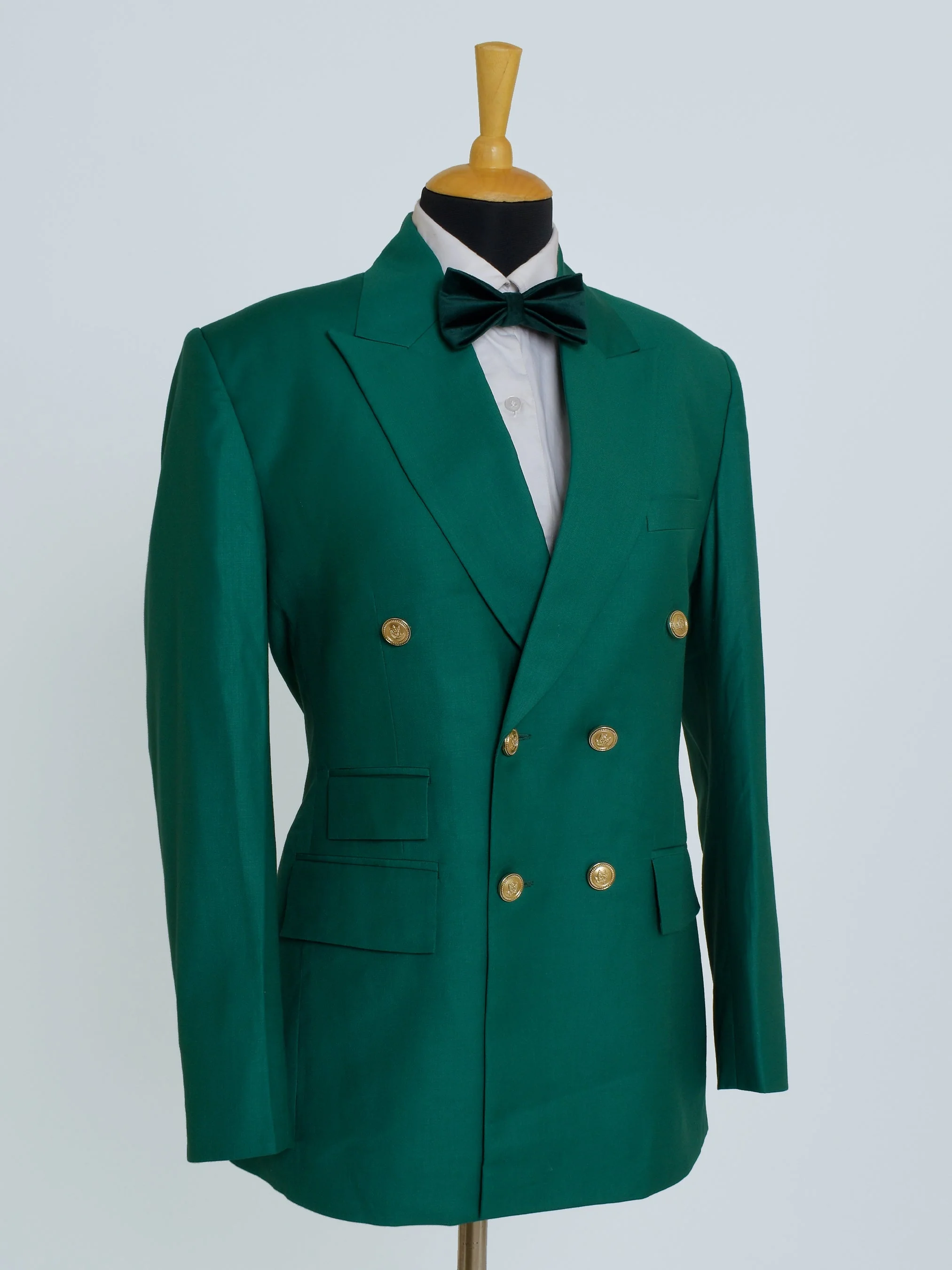 Regal Evergreen Attire - Image 3