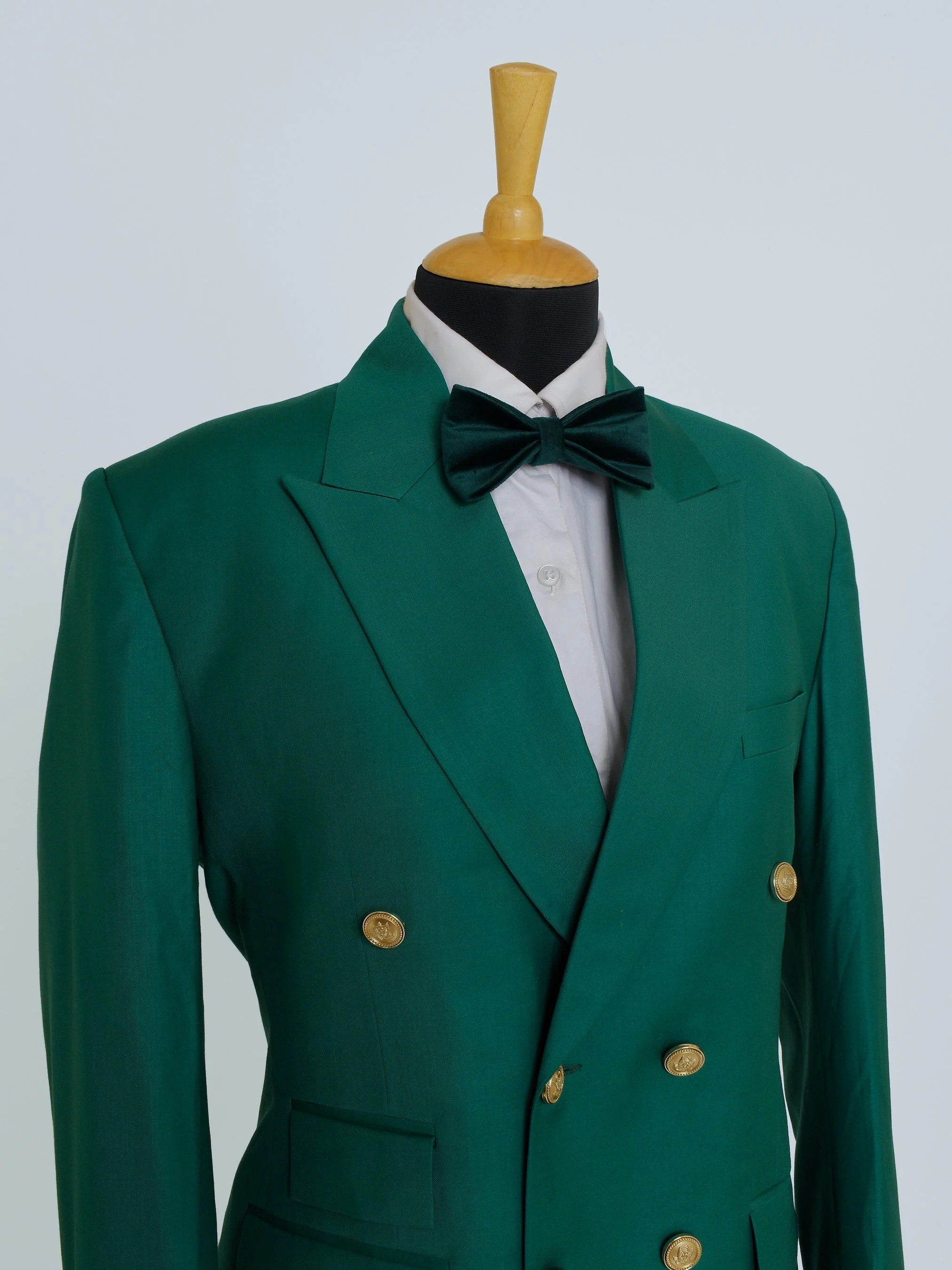 Regal Evergreen Attire - Image 4