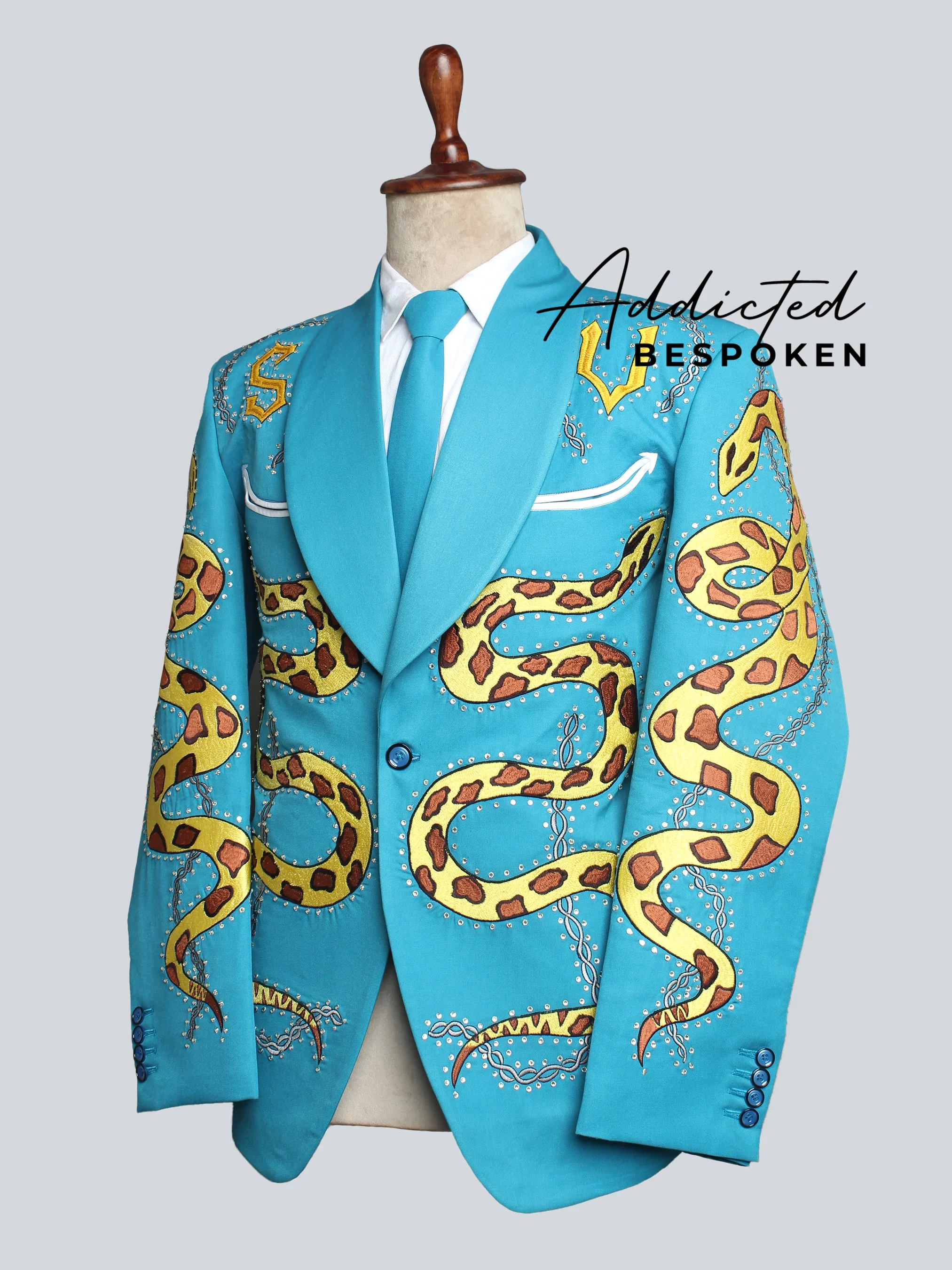 Serpentine Elegance Suit - Image 3