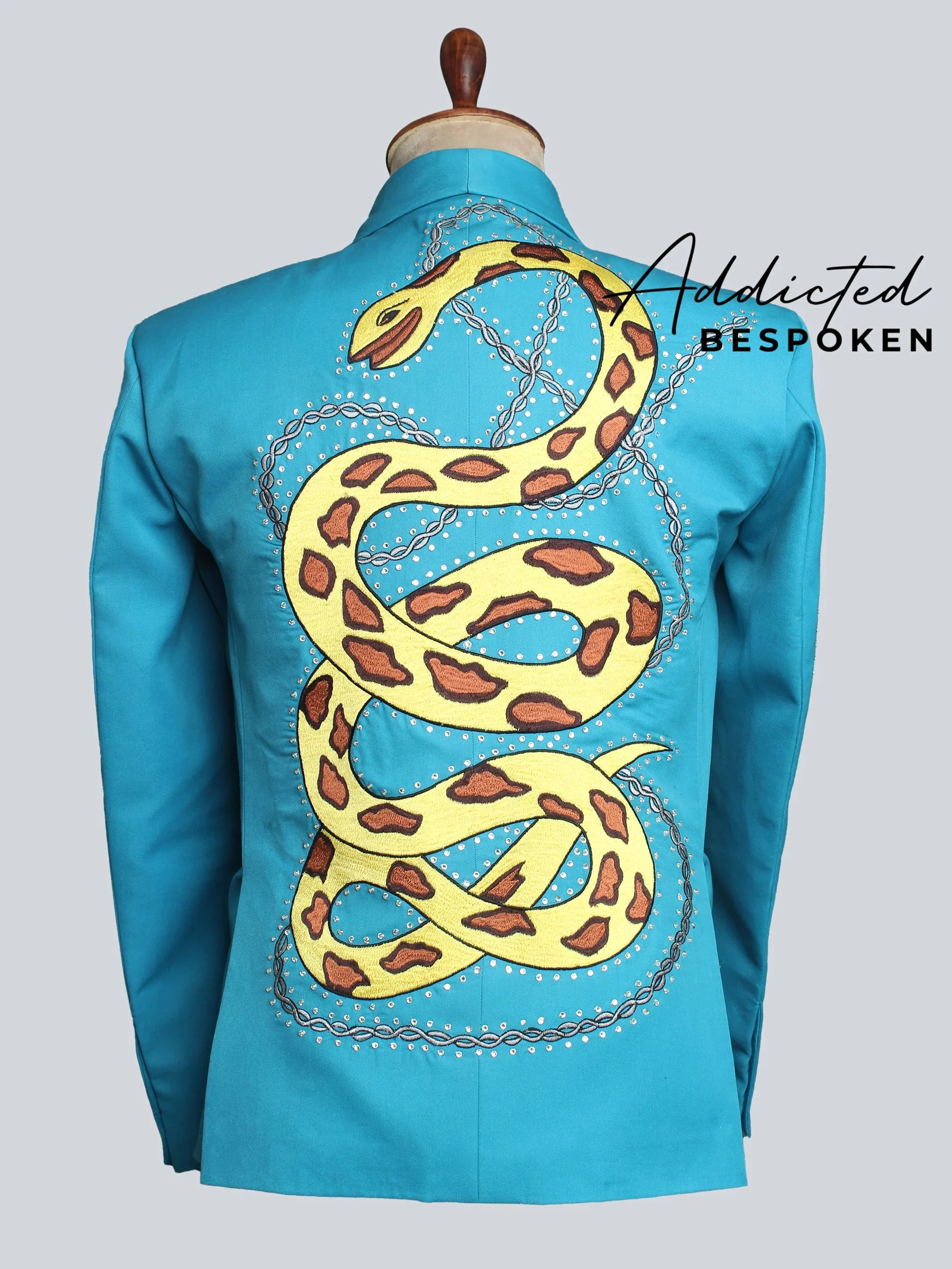 Serpentine Elegance Suit - Image 5