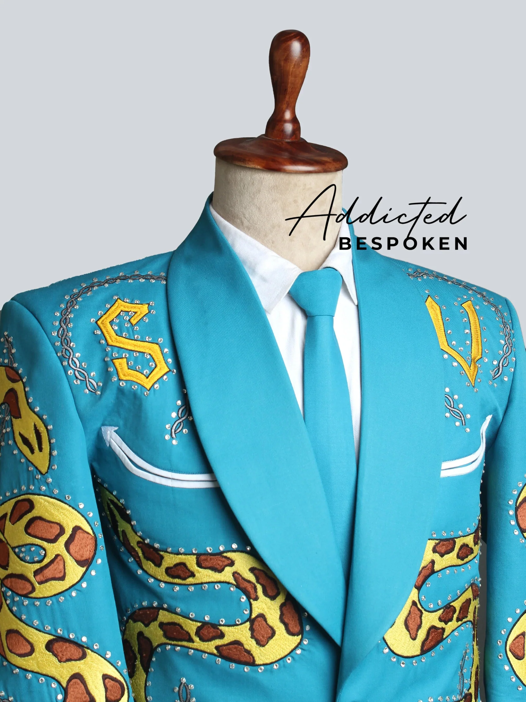 Serpentine Elegance Suit - Image 6