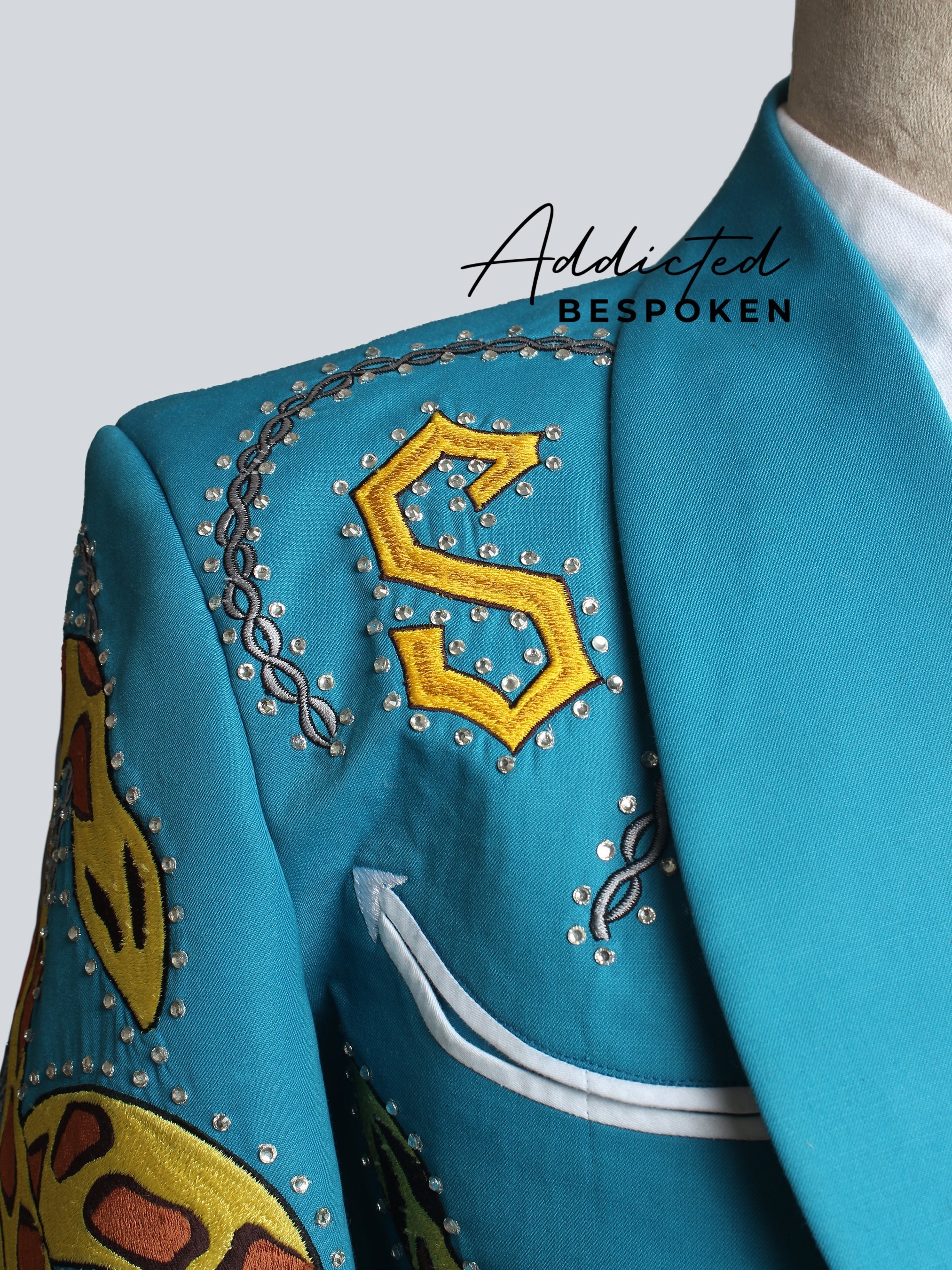 Serpentine Elegance Suit - Image 7