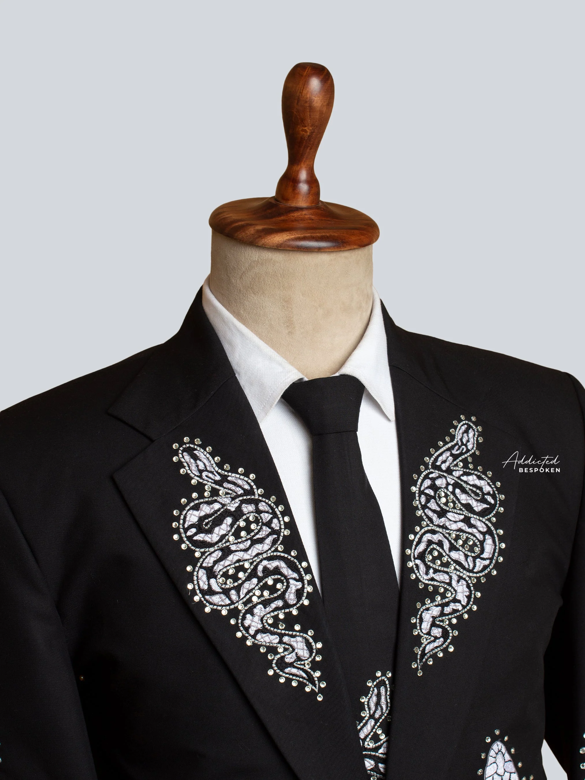 Snake Embellished Signature Suit - Image 4