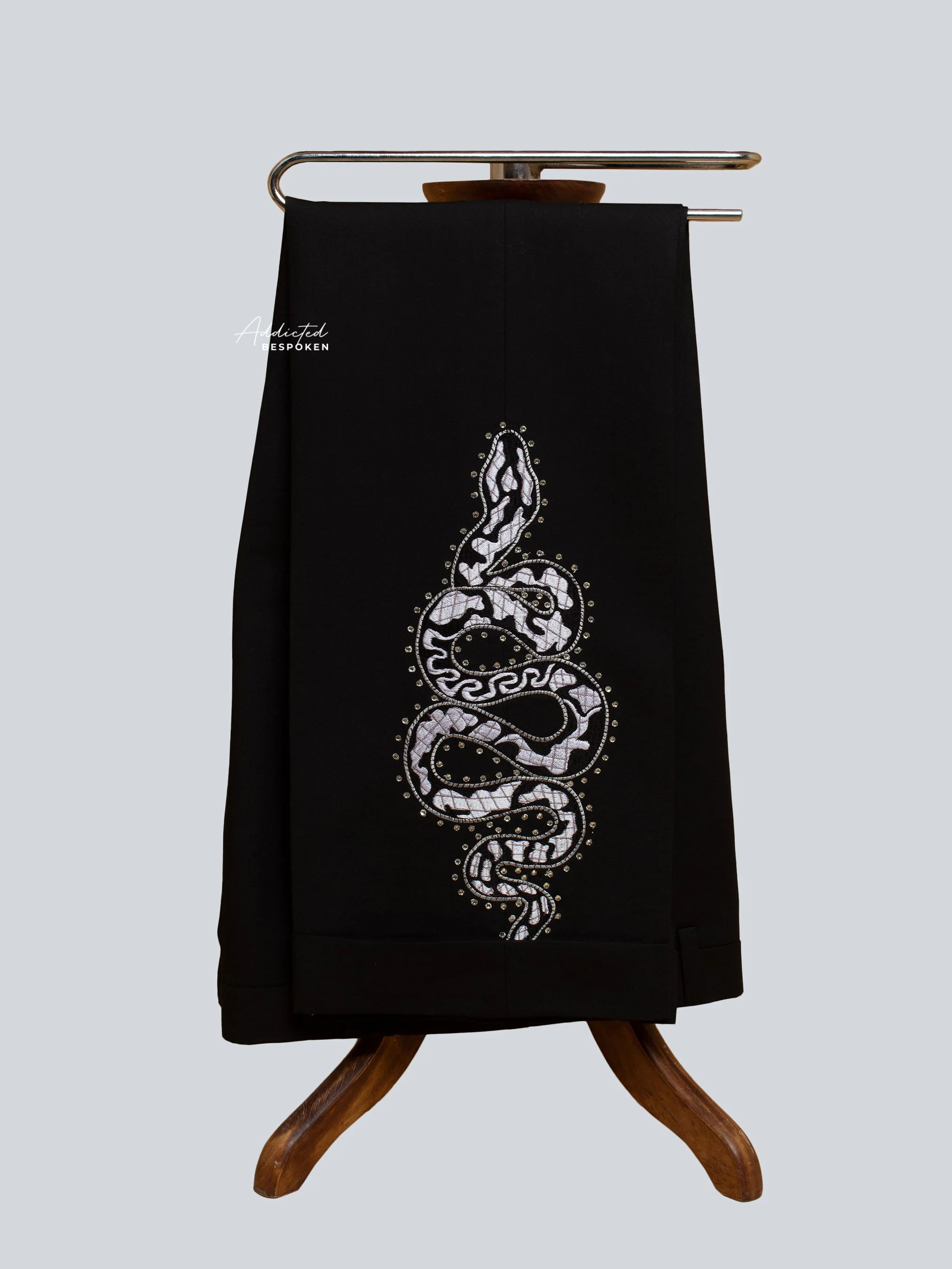 Snake Embellished Signature Suit - Image 7