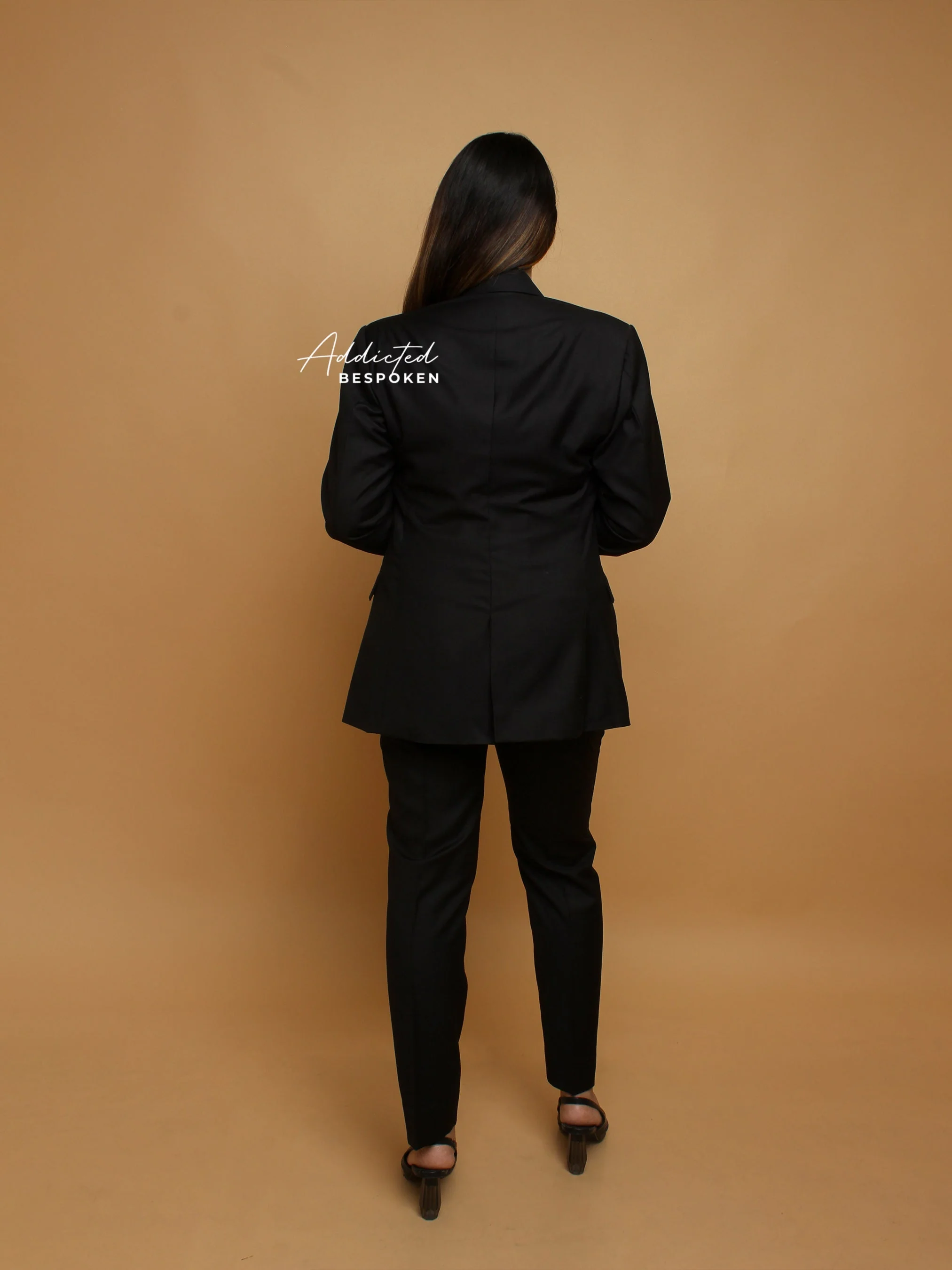 Sophisticated Evening Suit - Image 4
