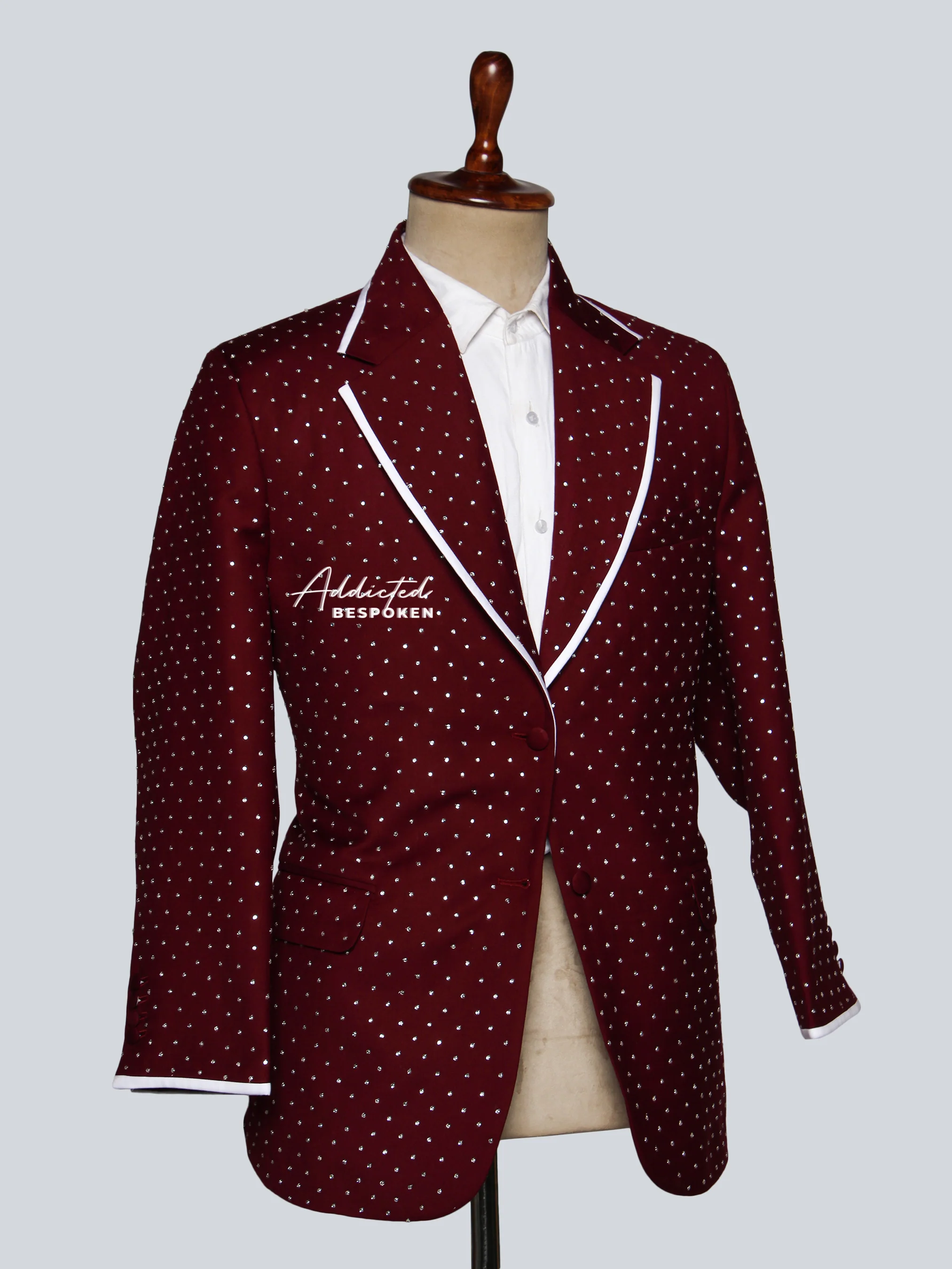 Stylish Blazer with Sharp Contrast Accents - Image 3