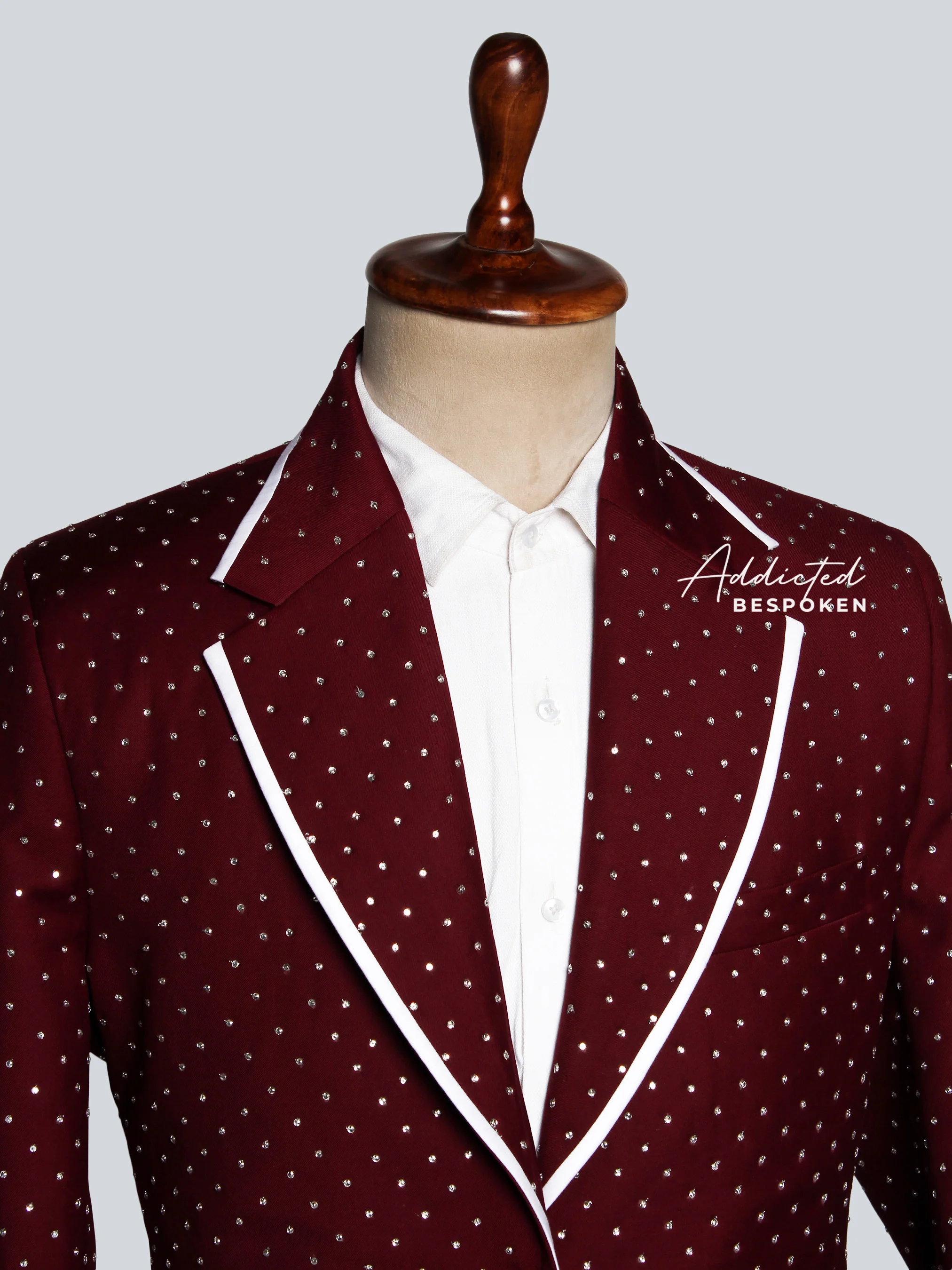 Stylish Blazer with Sharp Contrast Accents - Image 5