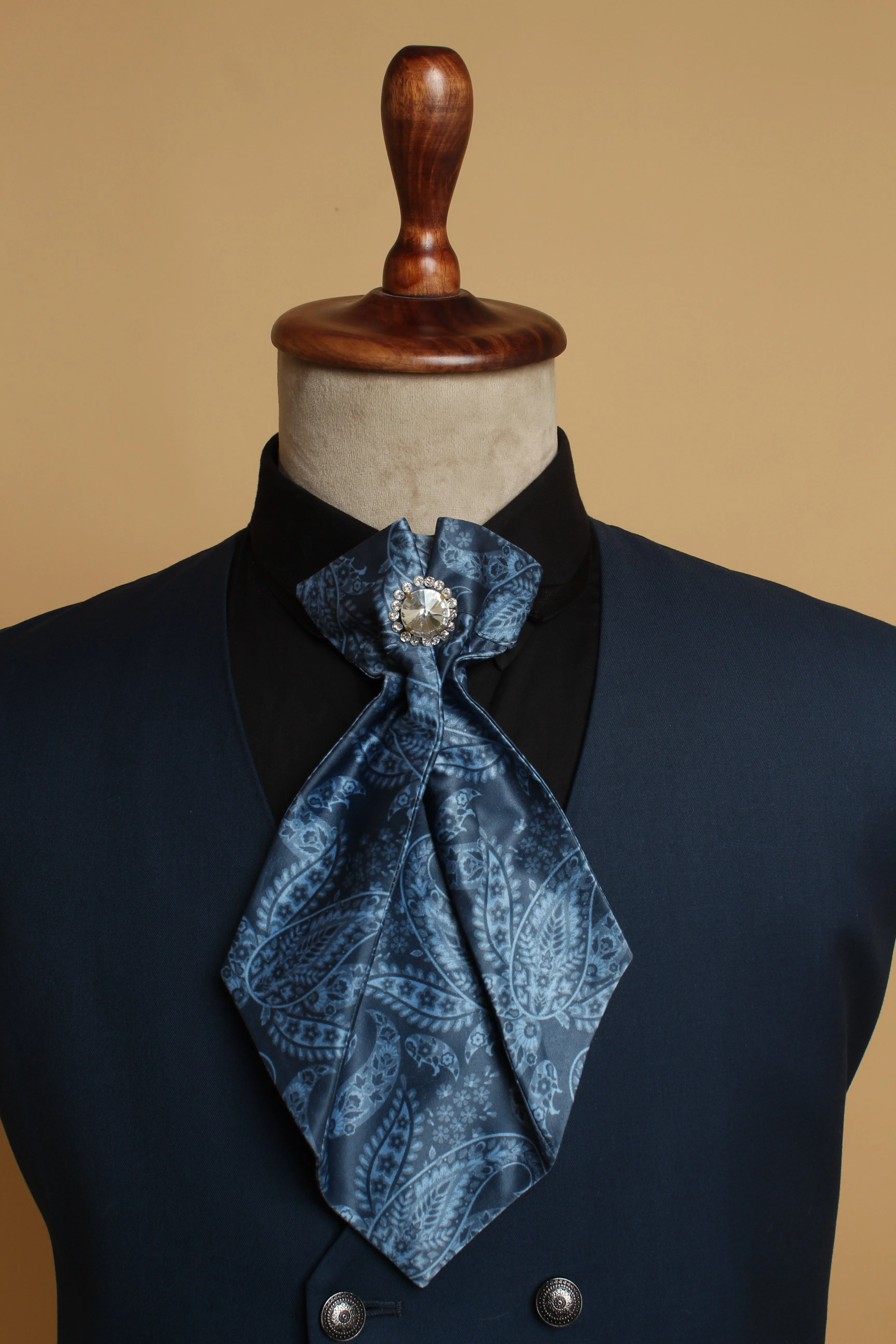 Tailcoat Printed Suit - Image 6