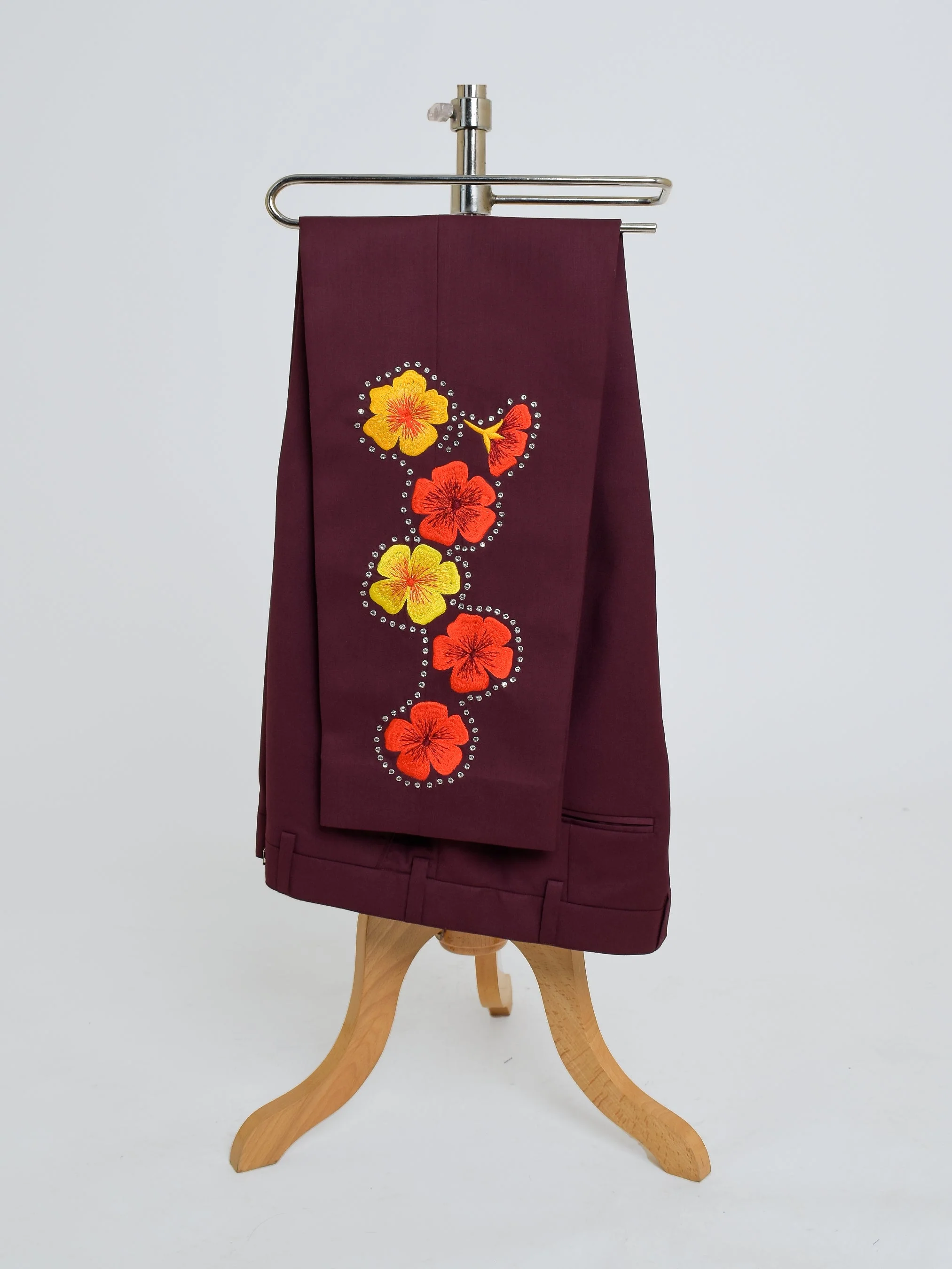 Timeless Oasis Embroidered Suit - Image 6