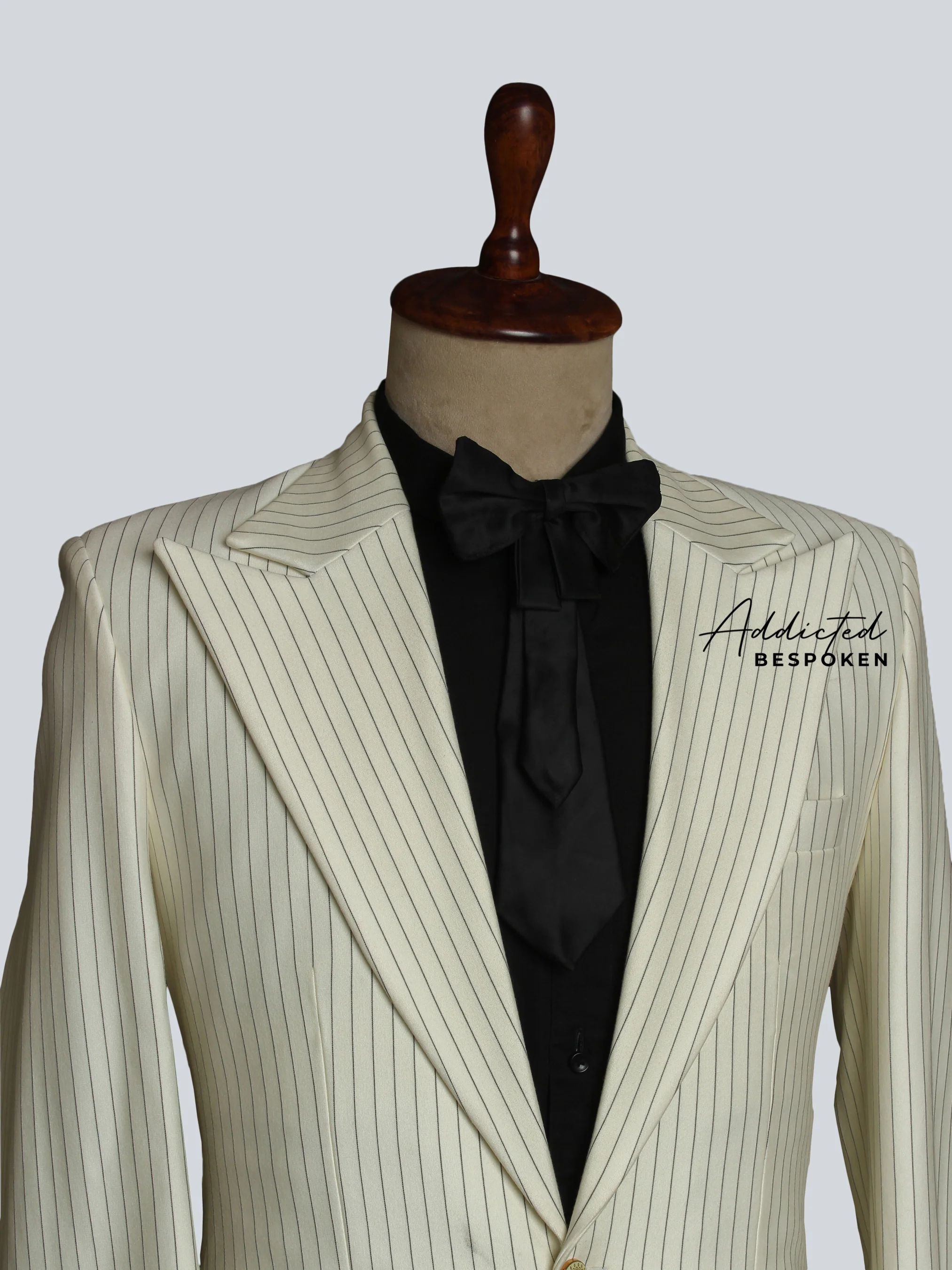 Timeless Vintage Tailored Suit - Image 2