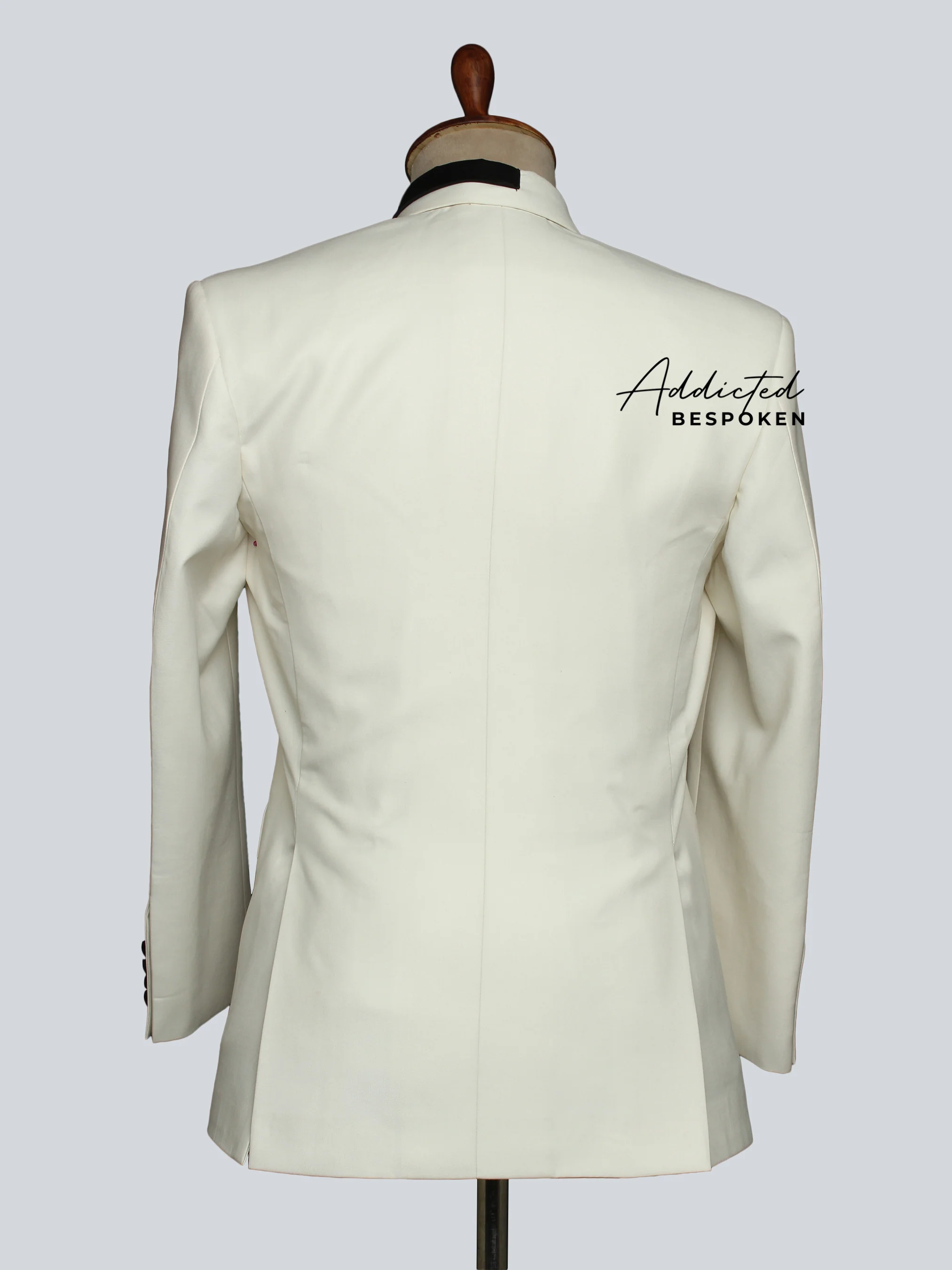 Upscale Classic Formal Suit - Image 9