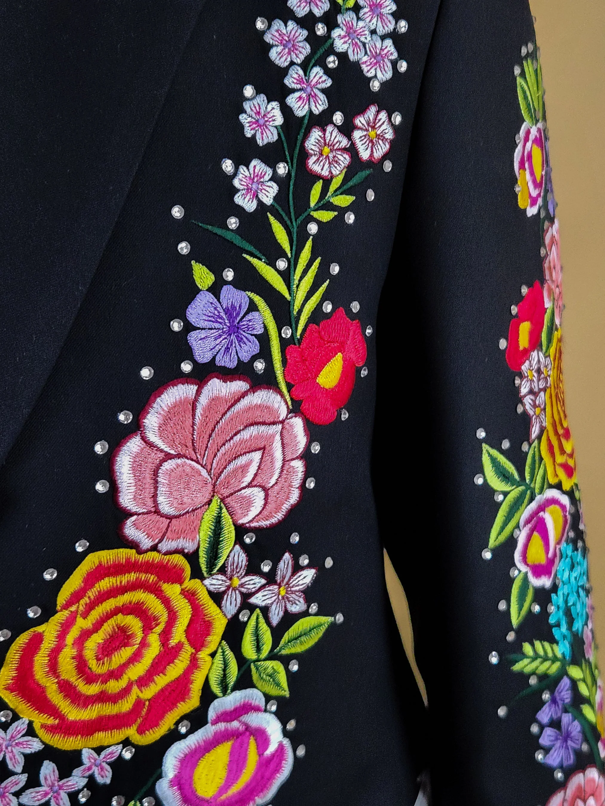 Vibrant Flora & Fauna Embroidered Suit - Image 8