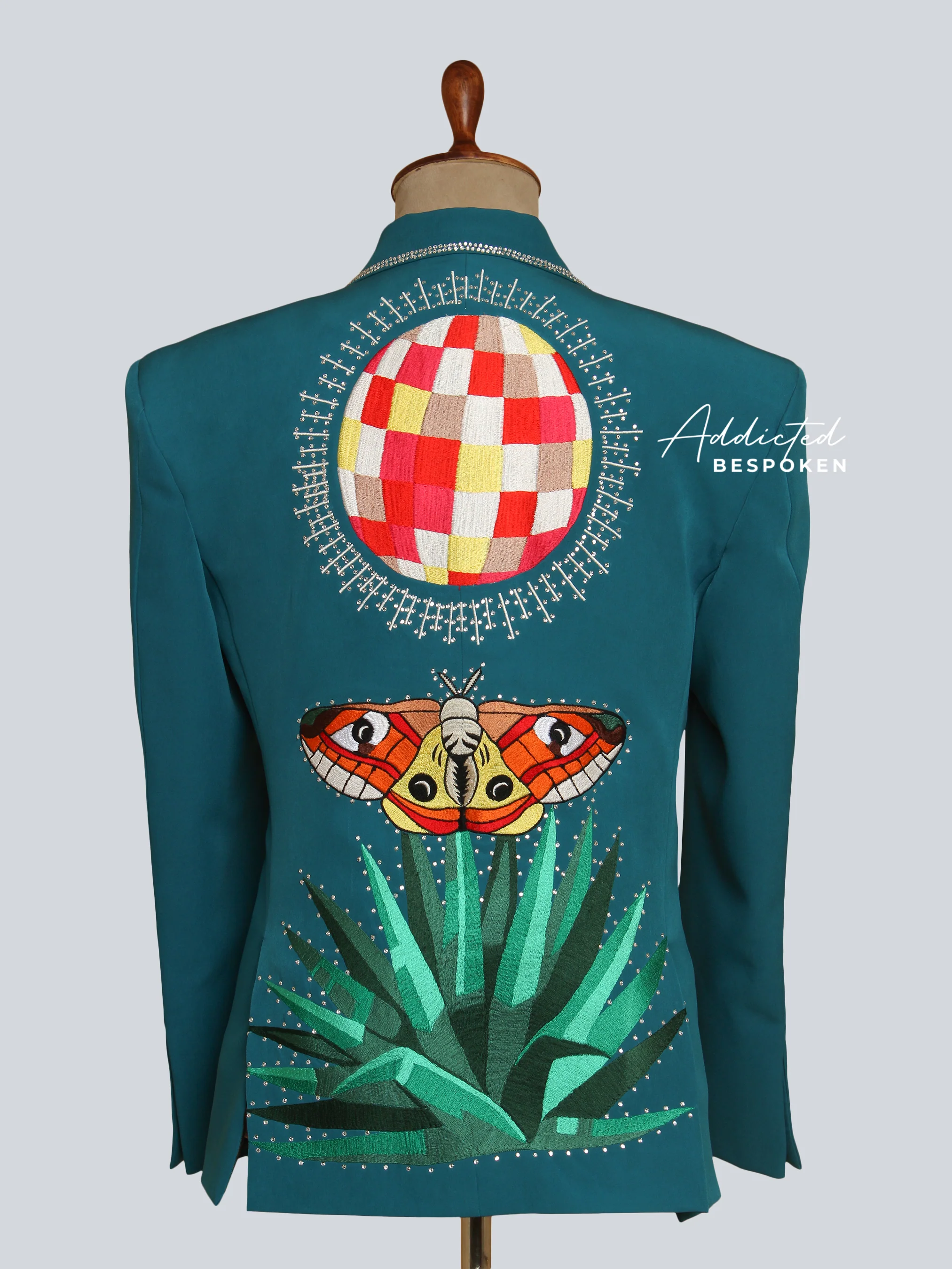 Western-Themed Embroidered Suit - Image 7